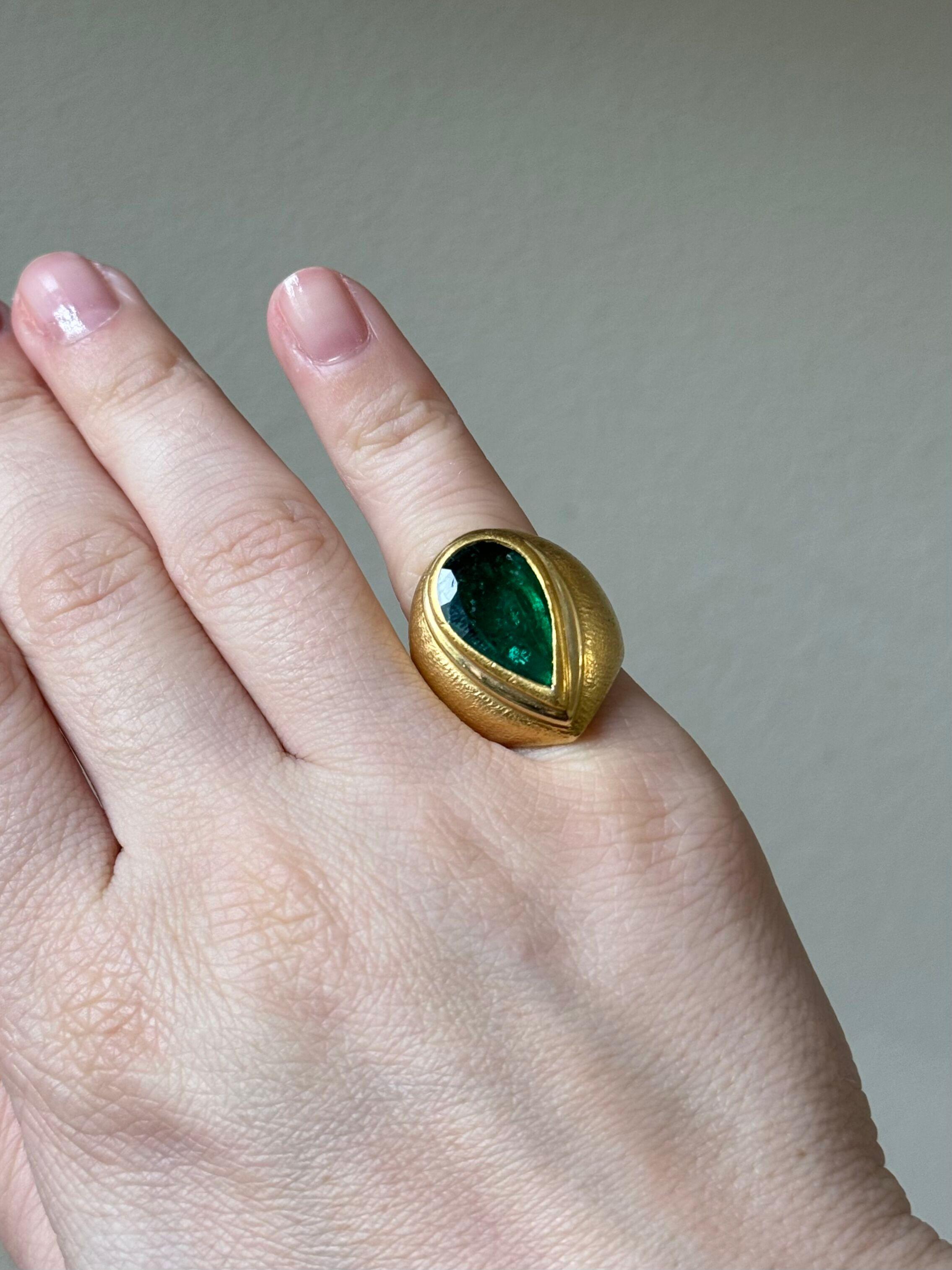 French Made 4.75 Carat Emerald Gold Ring For Sale 1