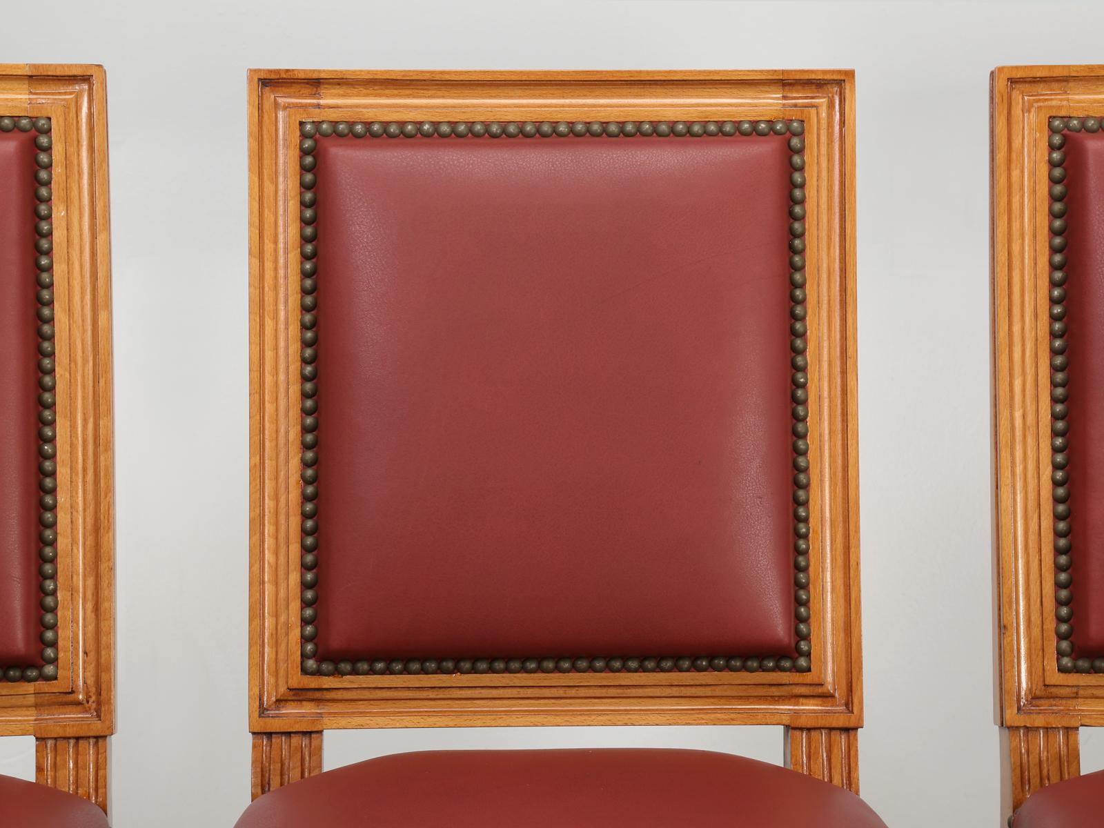 Fabriquées en France et sculptées à la main, nos chaises de salle à manger de style Louis XVI sont vraiment exceptionnelles et absolument authentiques. Nos chaises françaises Louis XVI faites à la main sont pratiquement disponibles dans n'importe
