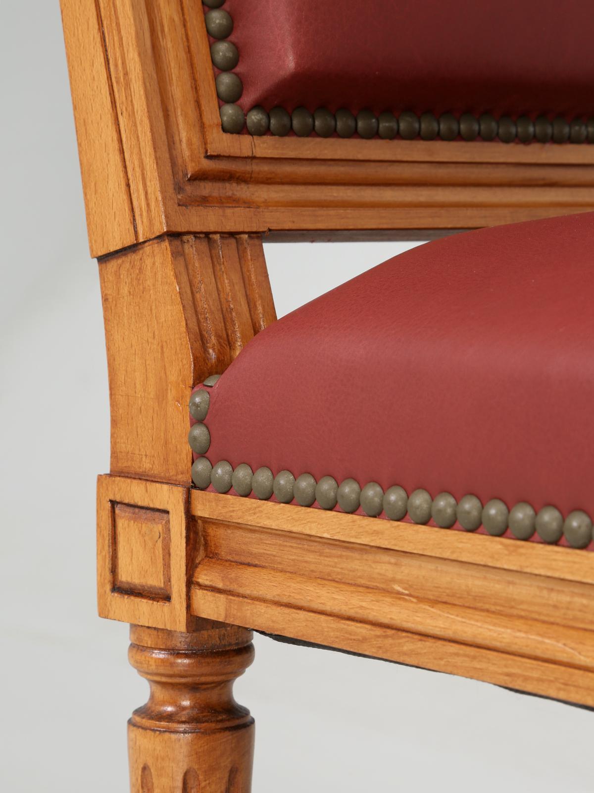Chaises de style Louis XVI fabriquées à la main à la main, disponibles dans n'importe quelle couleur ou finition Neuf - En vente à Chicago, IL