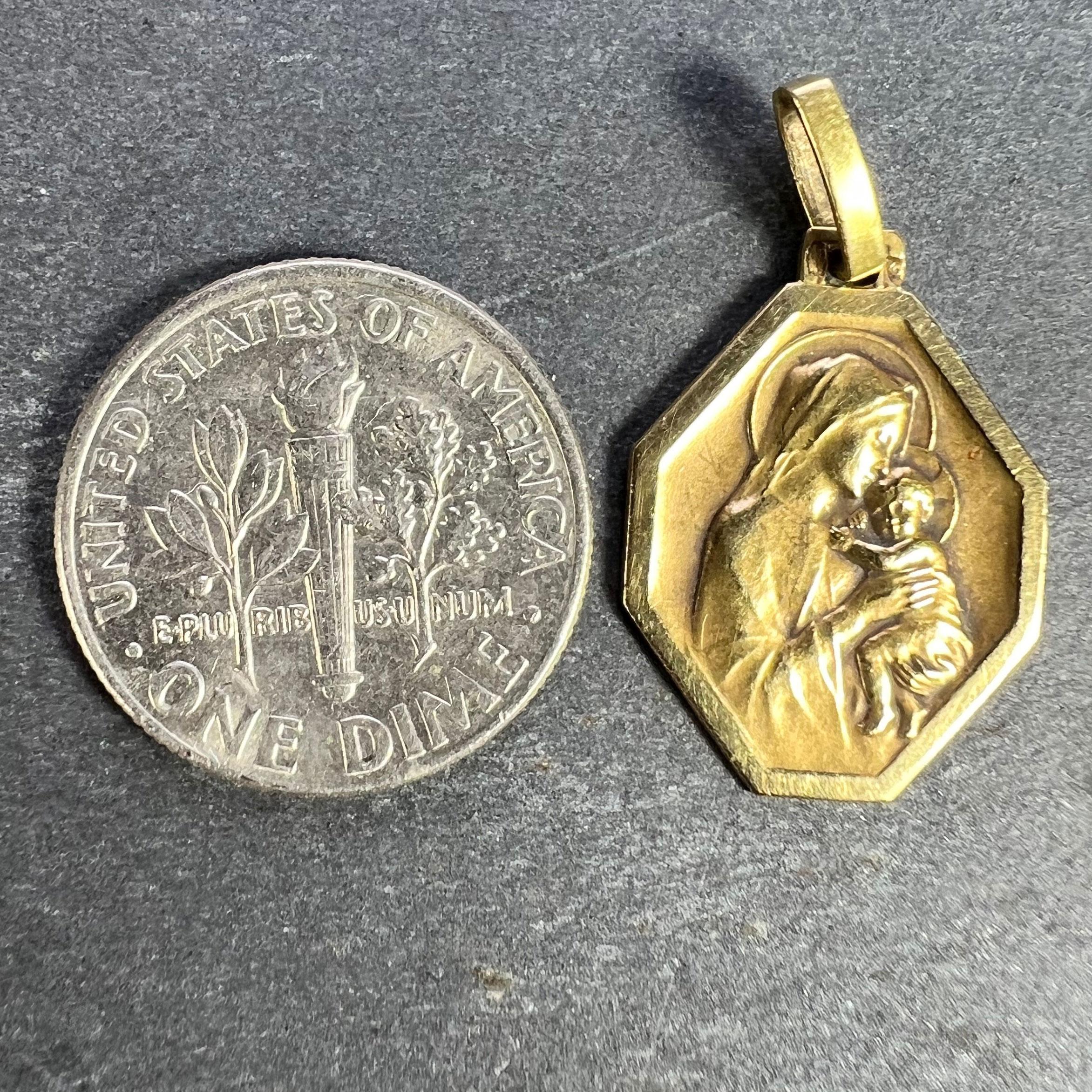French Madonna and Child 18K Yellow Gold Medal Pendant For Sale 5