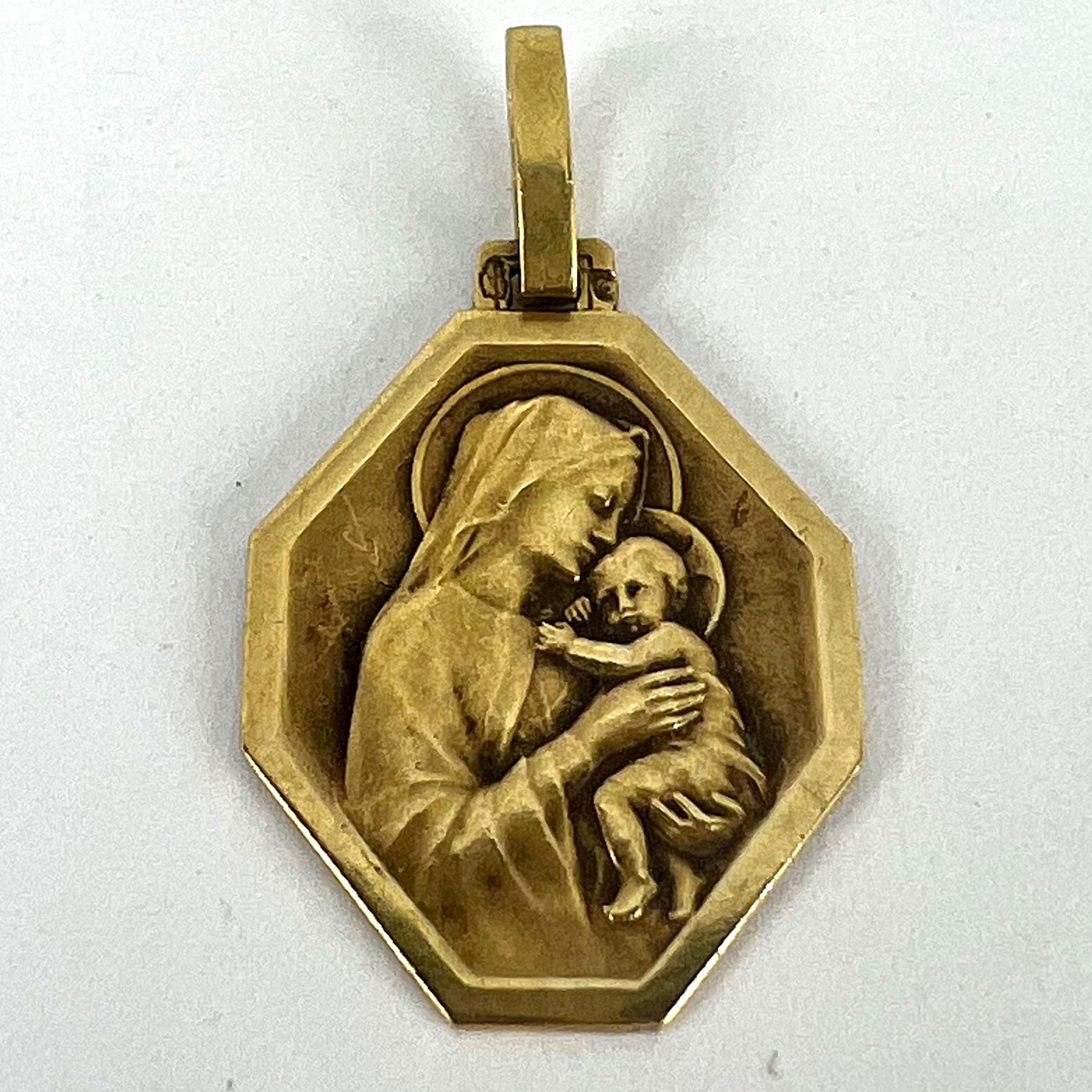 French Madonna and Child 18K Yellow Gold Medal Pendant For Sale 7