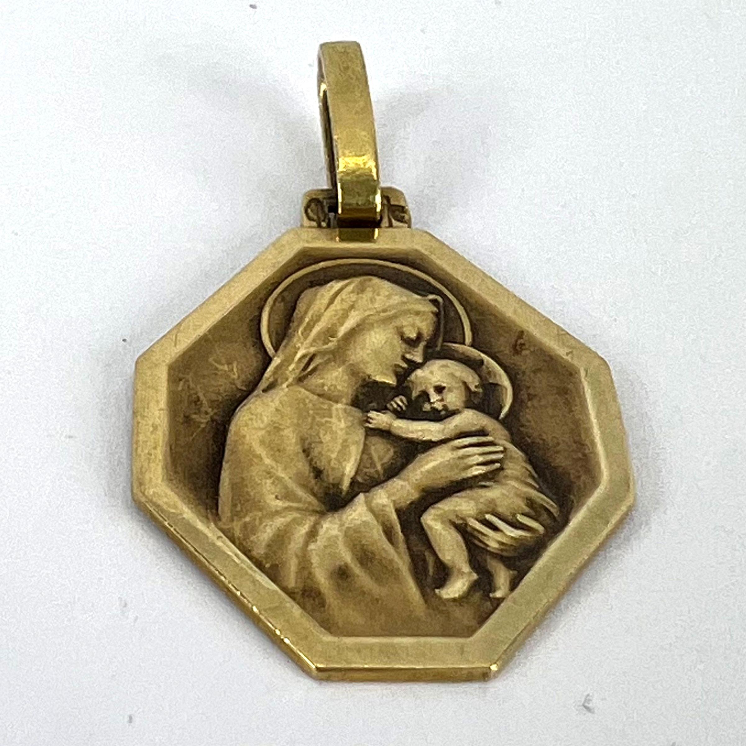 French Madonna and Child 18K Yellow Gold Medal Pendant For Sale 8