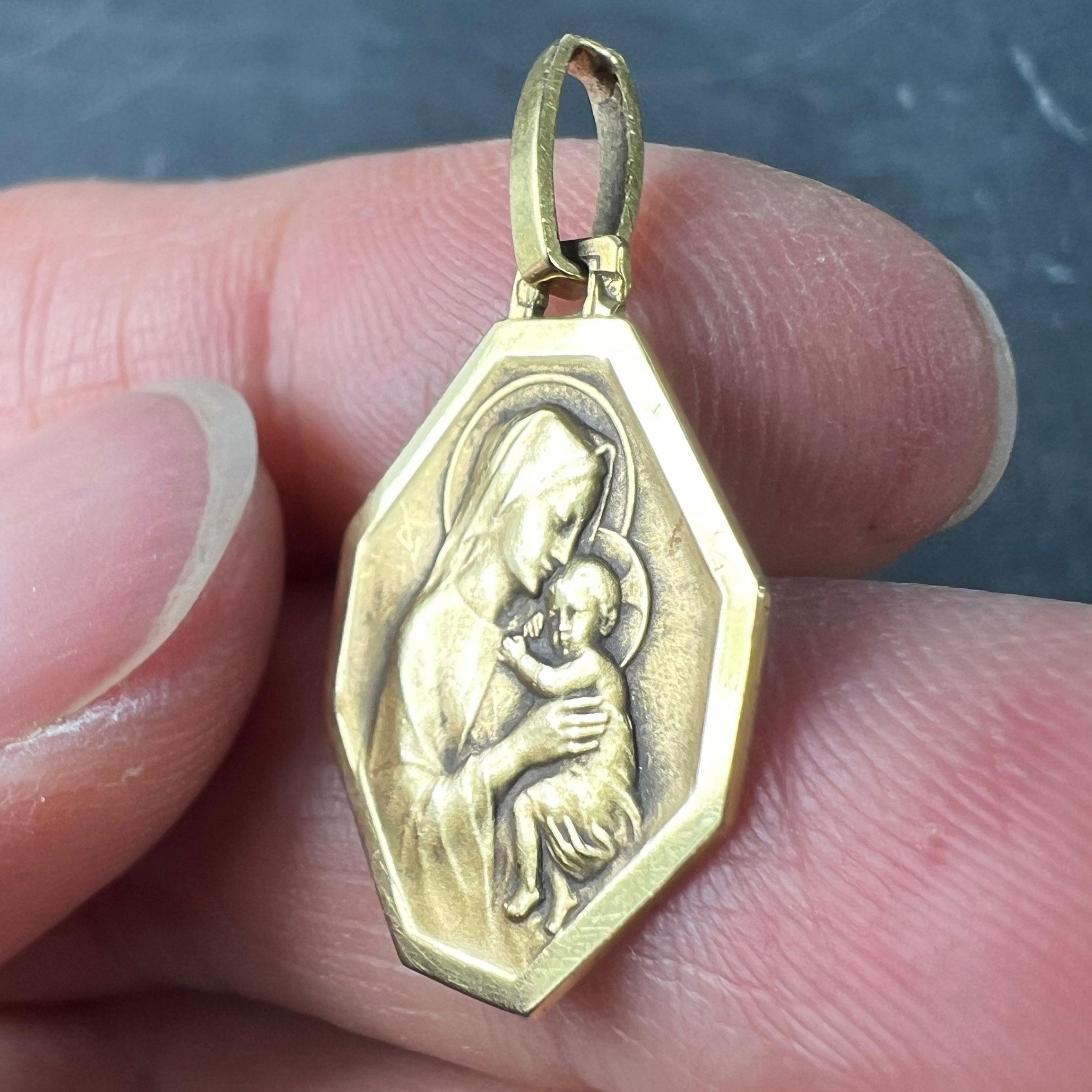 French Madonna and Child 18K Yellow Gold Medal Pendant For Sale 1