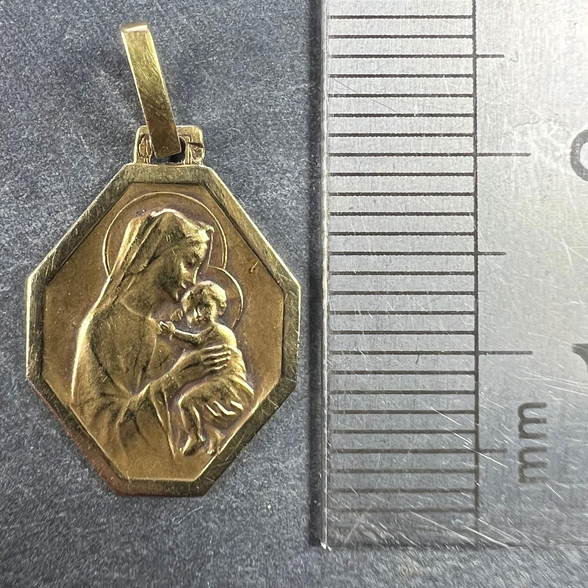 French Madonna and Child 18K Yellow Gold Medal Pendant For Sale 4