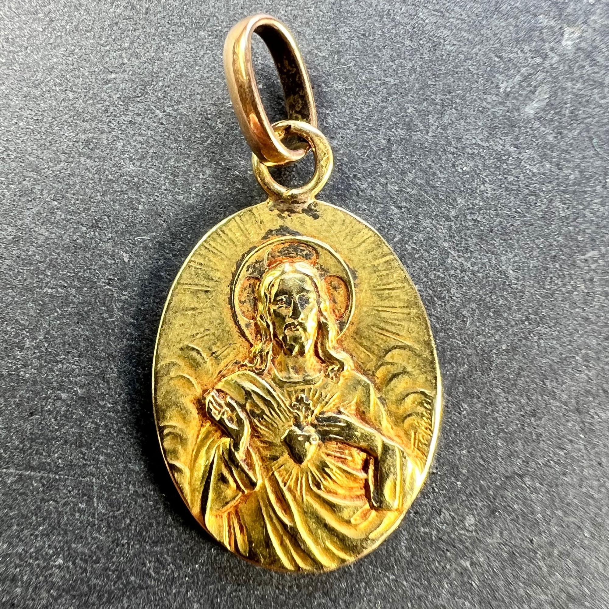 French Madonna and Child Sacred Heart 18K Yellow Gold Medal Pendant In Good Condition For Sale In London, GB