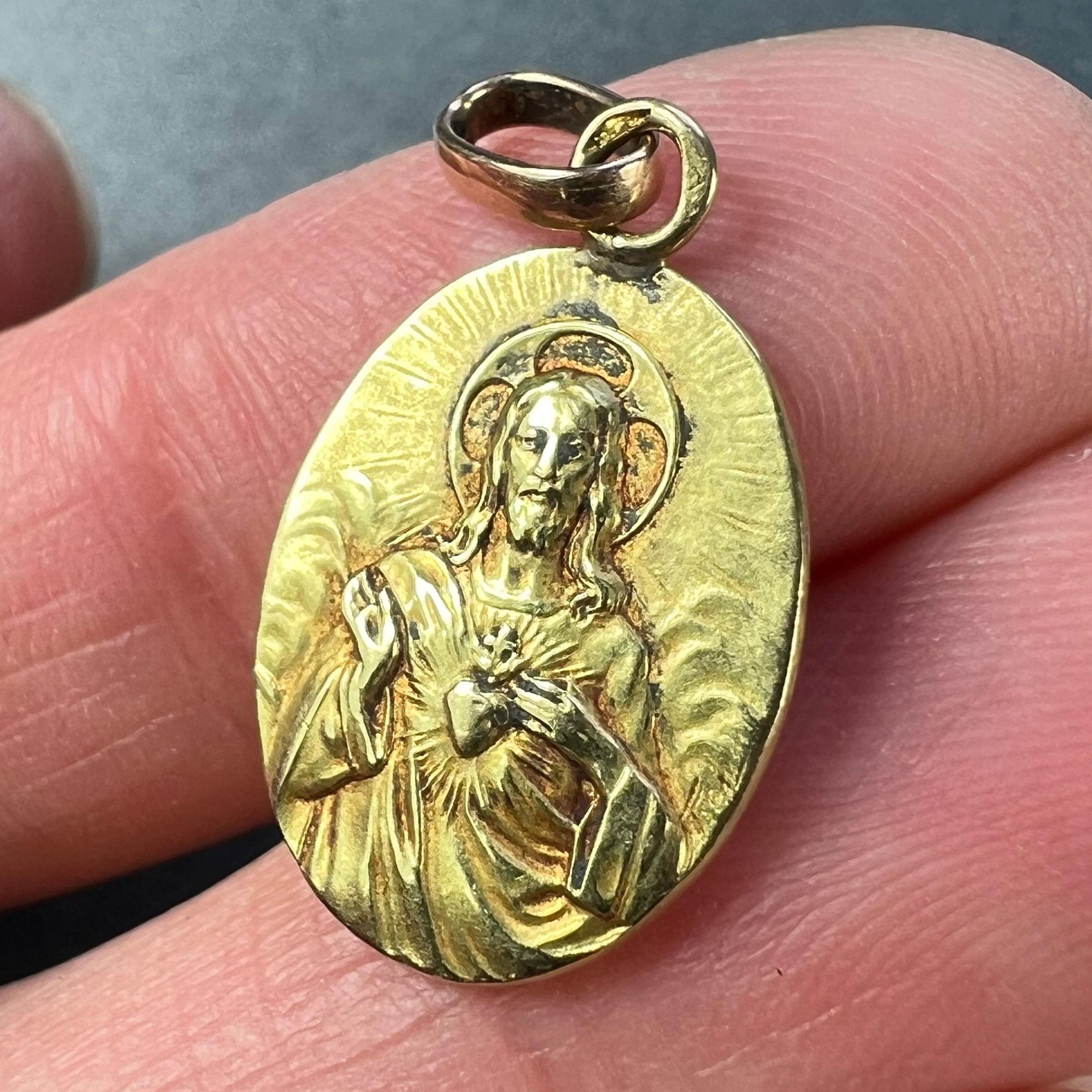 French Madonna and Child Sacred Heart 18K Yellow Gold Medal Pendant For Sale 4