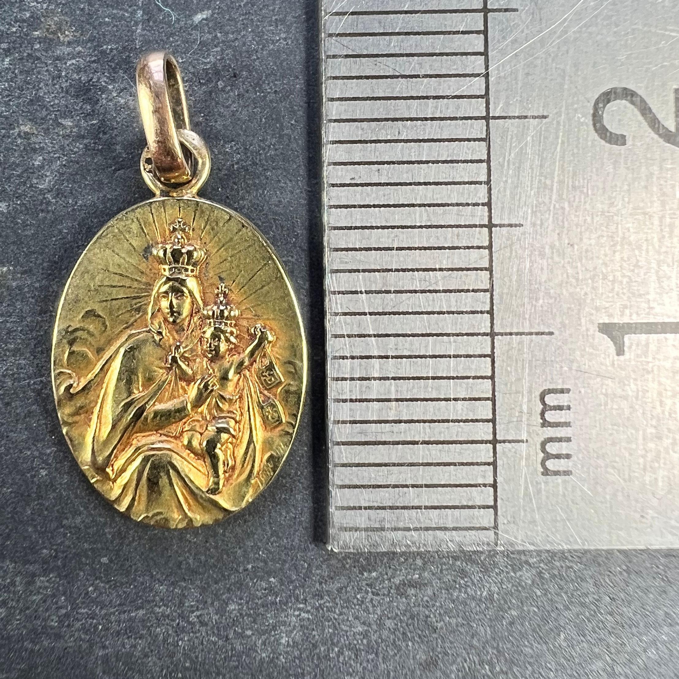 French Madonna and Child Sacred Heart 18K Yellow Gold Medal Pendant For Sale 5
