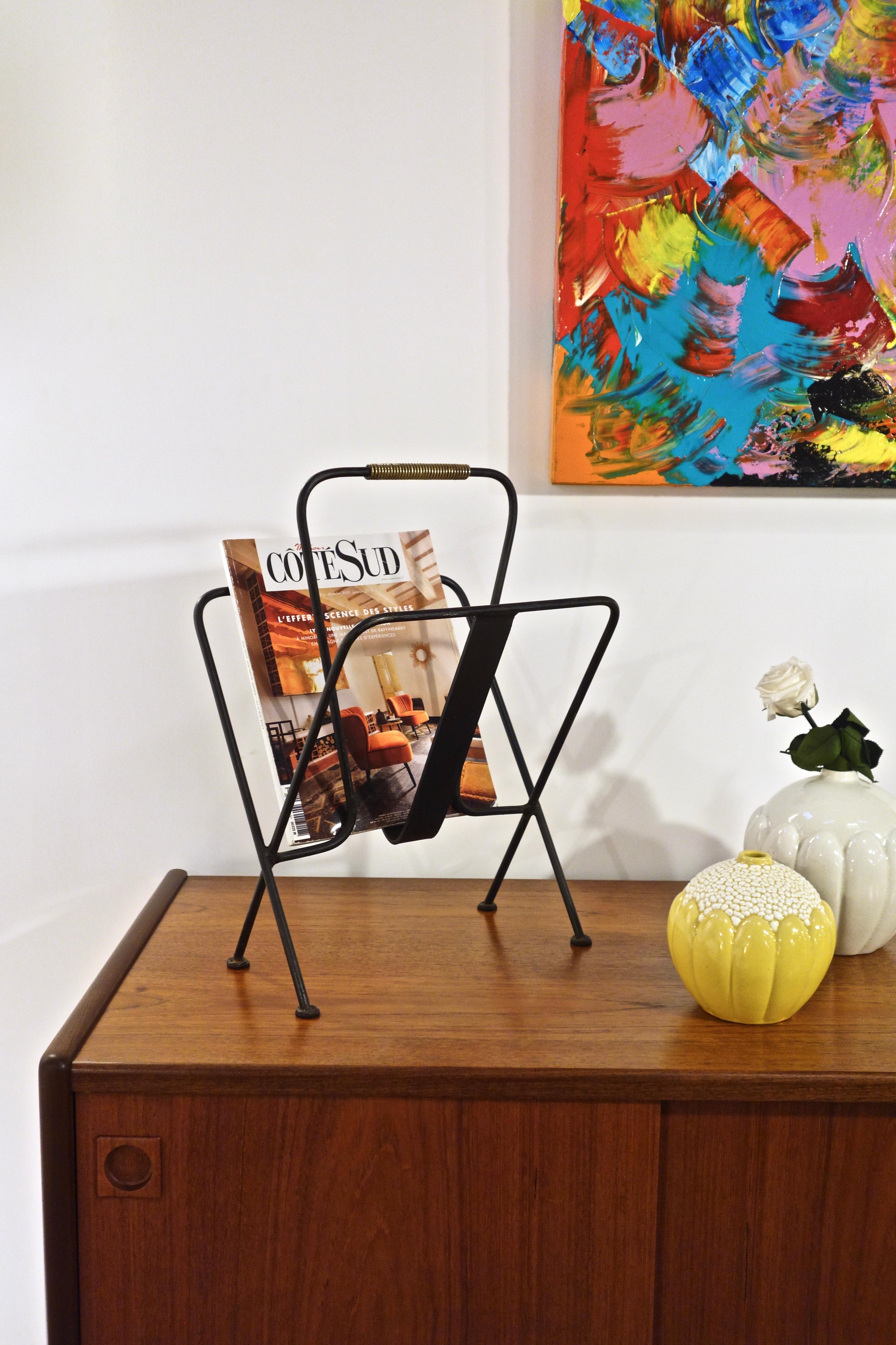 French old magazine rack by Mathieu Matégot dating from 1950's . High quality French manufacturing in black painted metal decorated with a twisted brass handle. With its original paint, this magazine rack is in perfect condition and has kept its