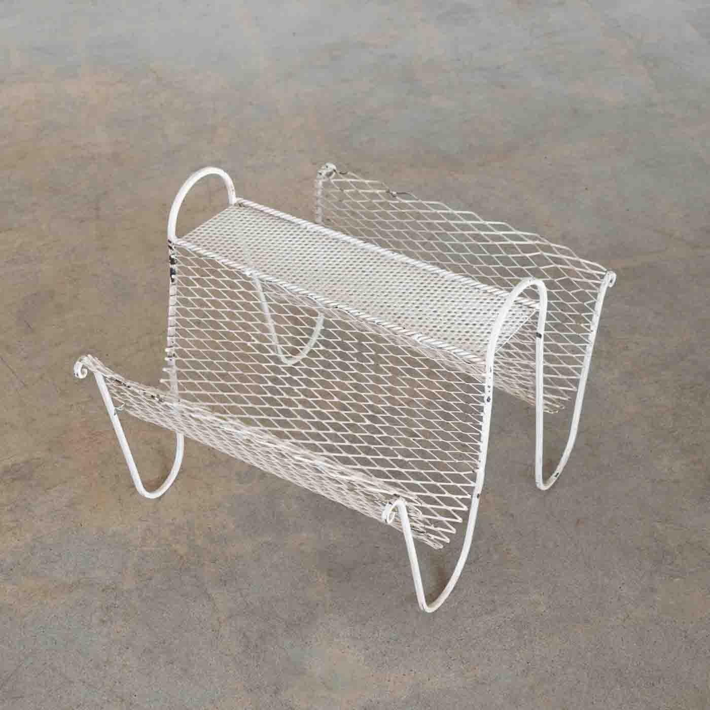 Metallo Portariviste francese nello stile di Mathieu Matégot in vendita