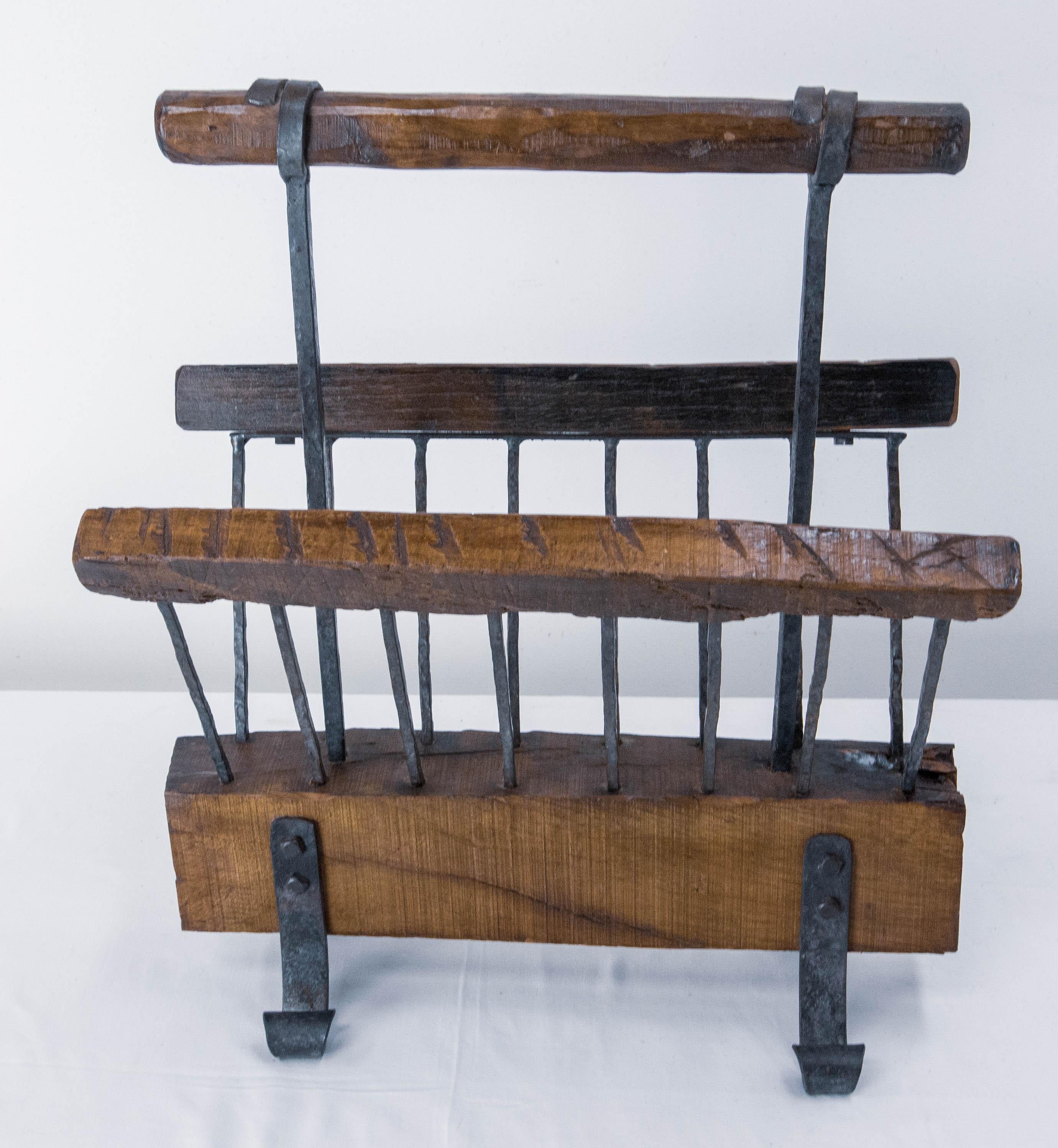French Magazine Rack Stand Wrought Iron and Oak circa 1960 In Good Condition For Sale In Labrit, Landes