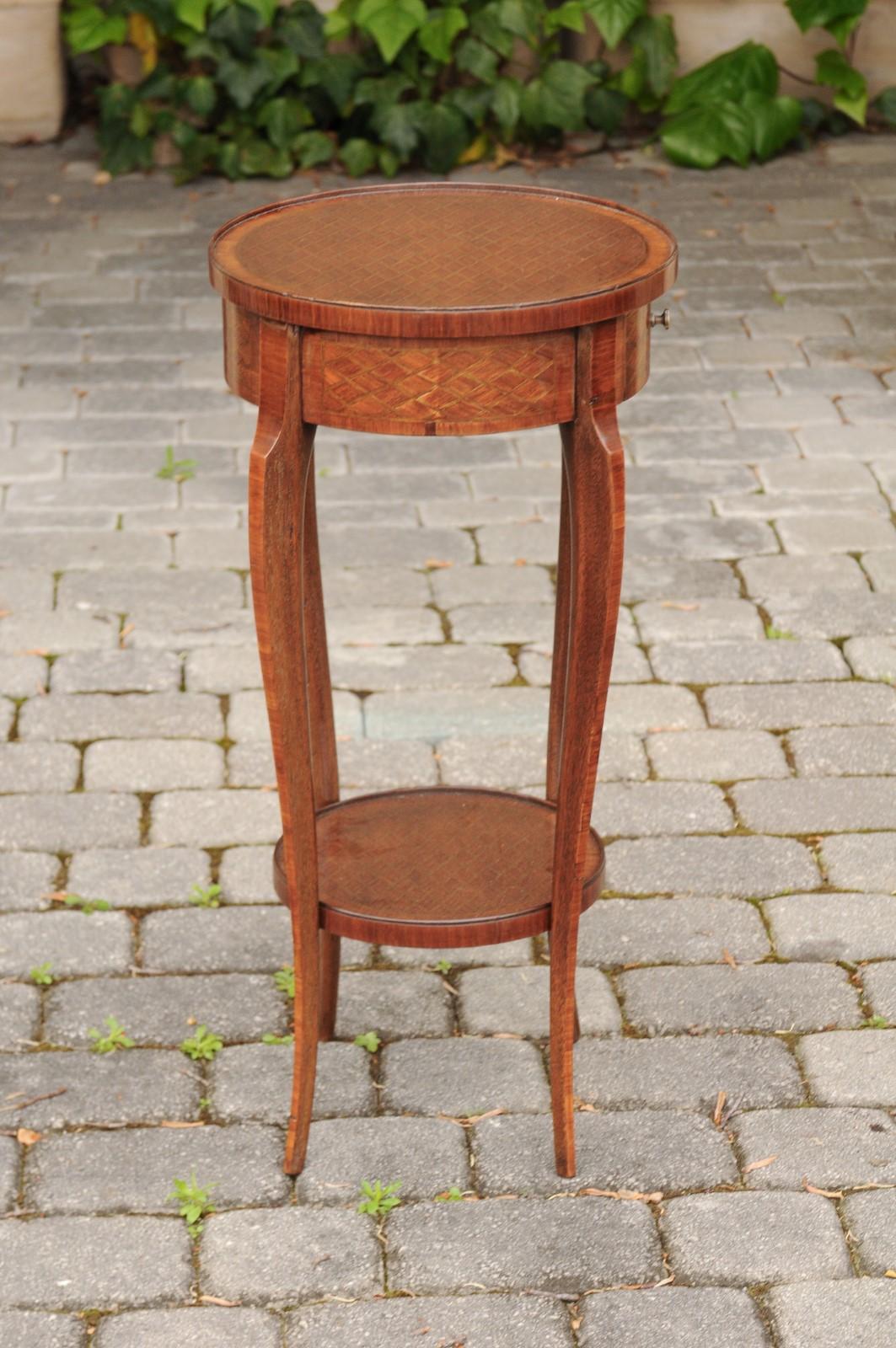 French Mahogany and Walnut Guéridon with Inlaid Diamond Motifs, circa 1900 1