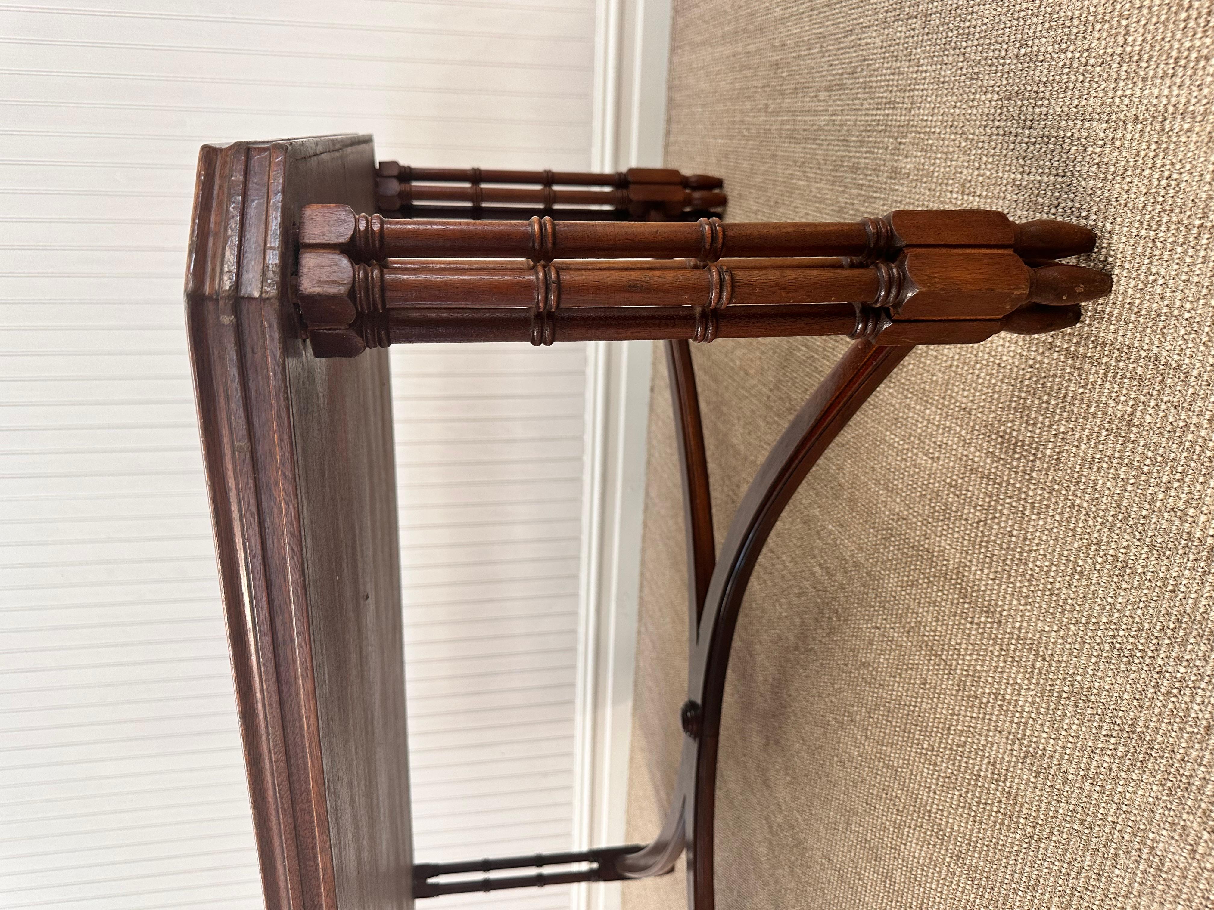 French Mahogany Asian Inspired Coffee Table Bon état - En vente à Baton Rouge, LA