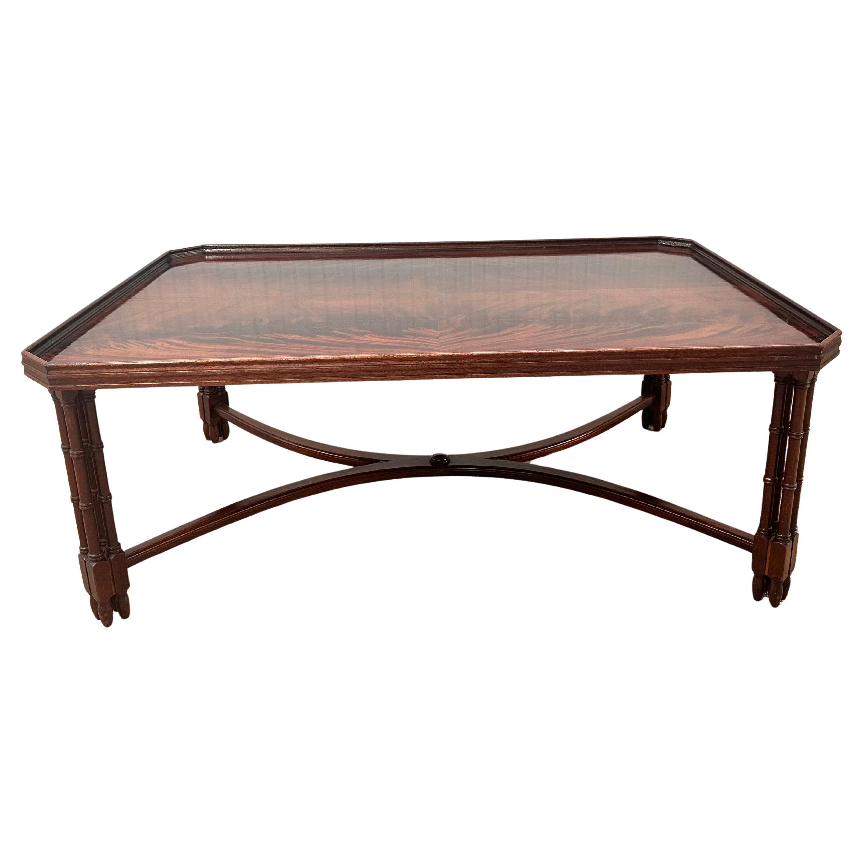 French Mahogany Asian Inspired Coffee Table en vente