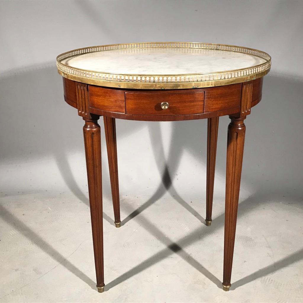 Very nice quality French mahogany Bouillotte table in the Louis XVI style, the tapered and fluted legs, circa 1910 and in good condition.
Superb Carrara marble top, finished with a full pierced brass gallery, below there are two drawers and two