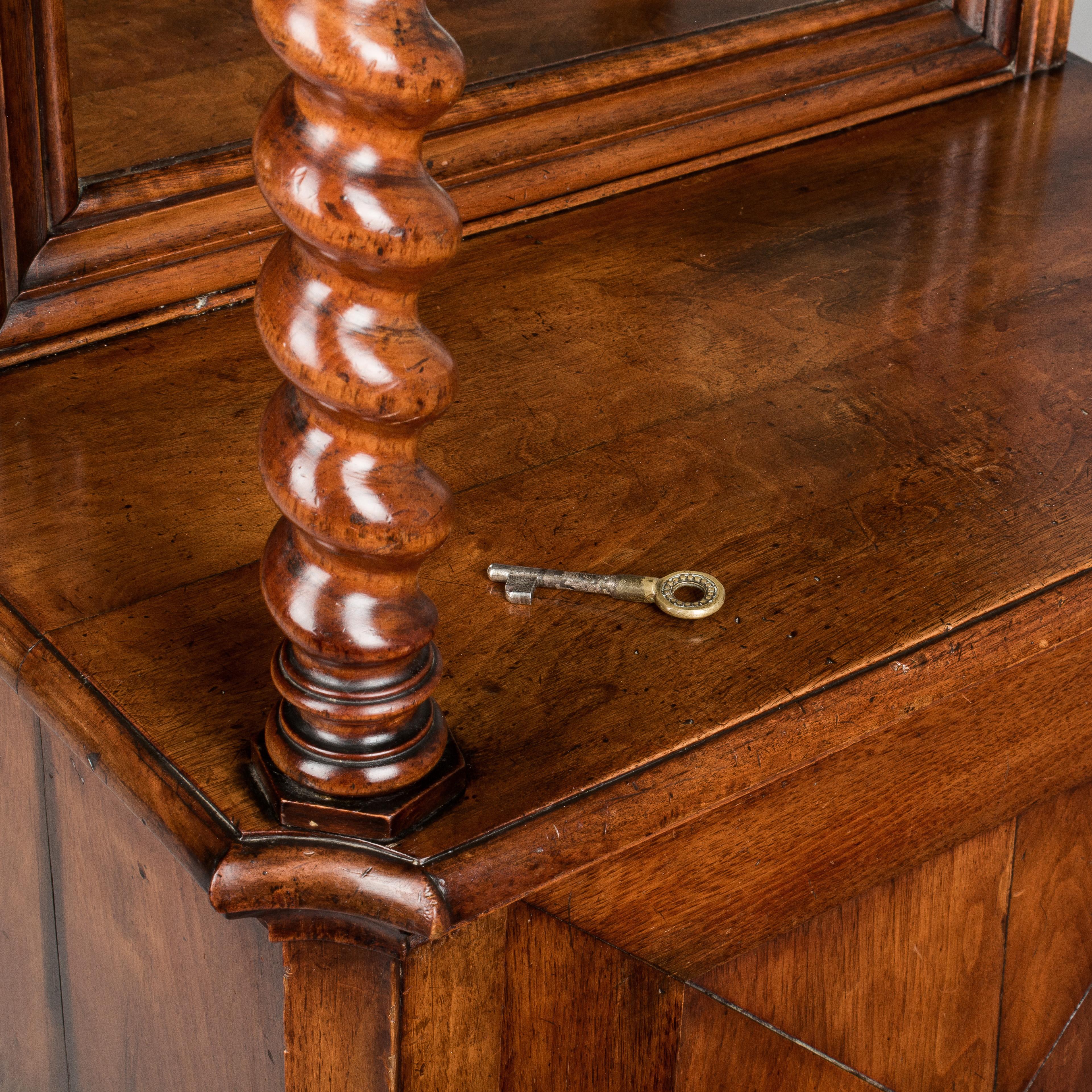 19th Century French Mahogany Cabinet with Shelves For Sale 10