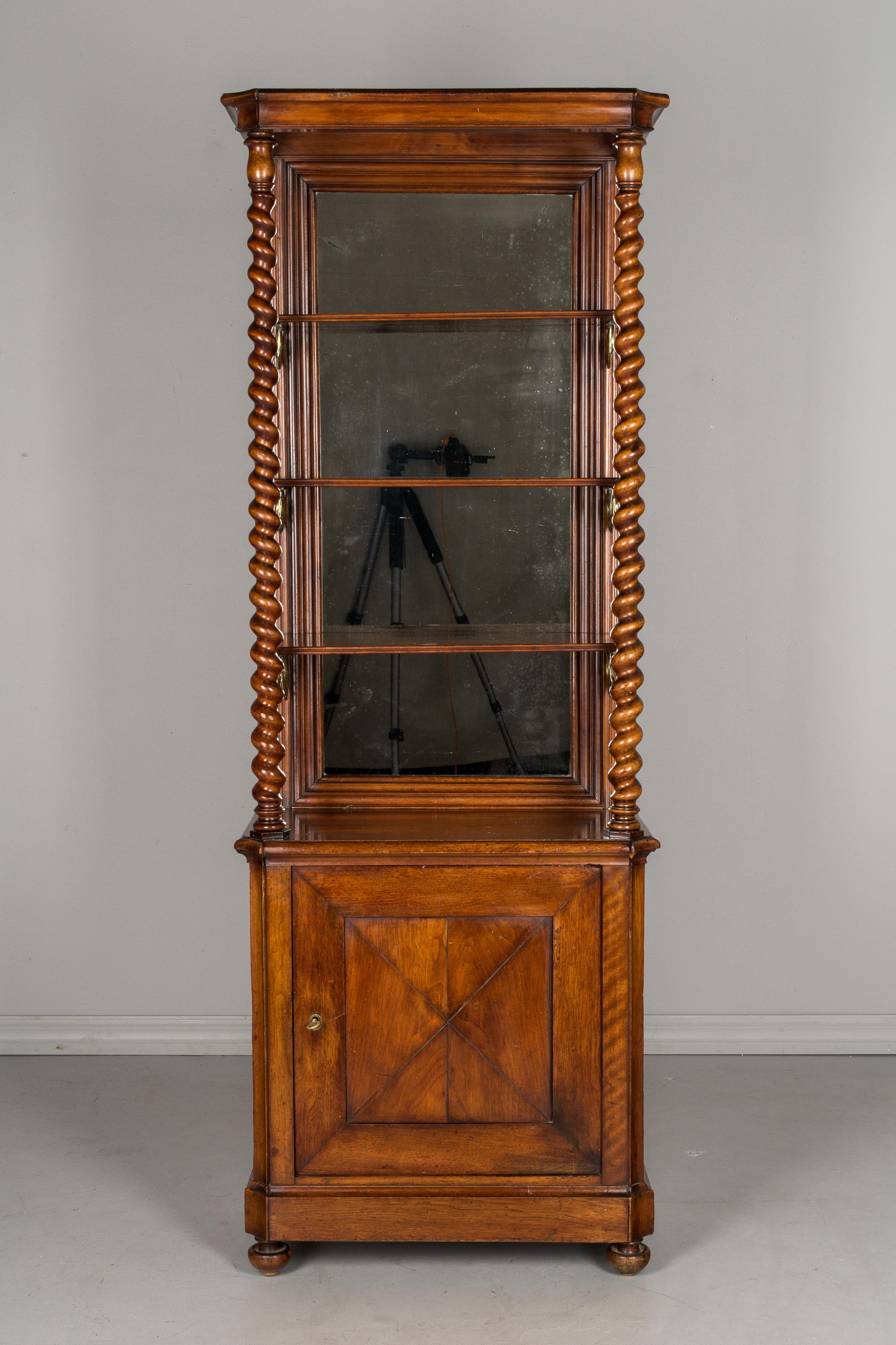 19th Century French Mahogany Cabinet with Shelves For Sale 2