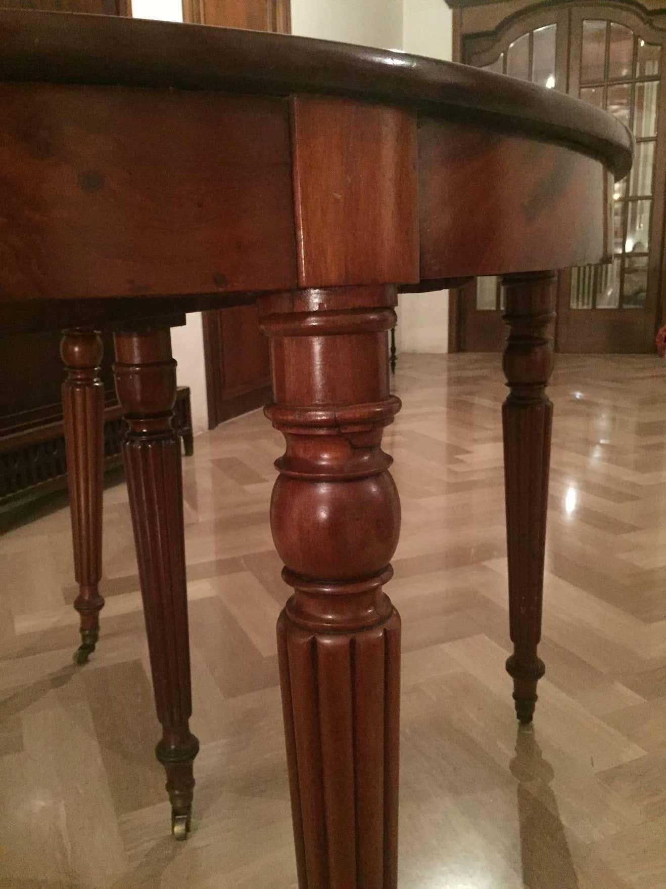 French Mahogany Dining Table Louis Philippe, 1850 In Good Condition In Traversetolo, IT
