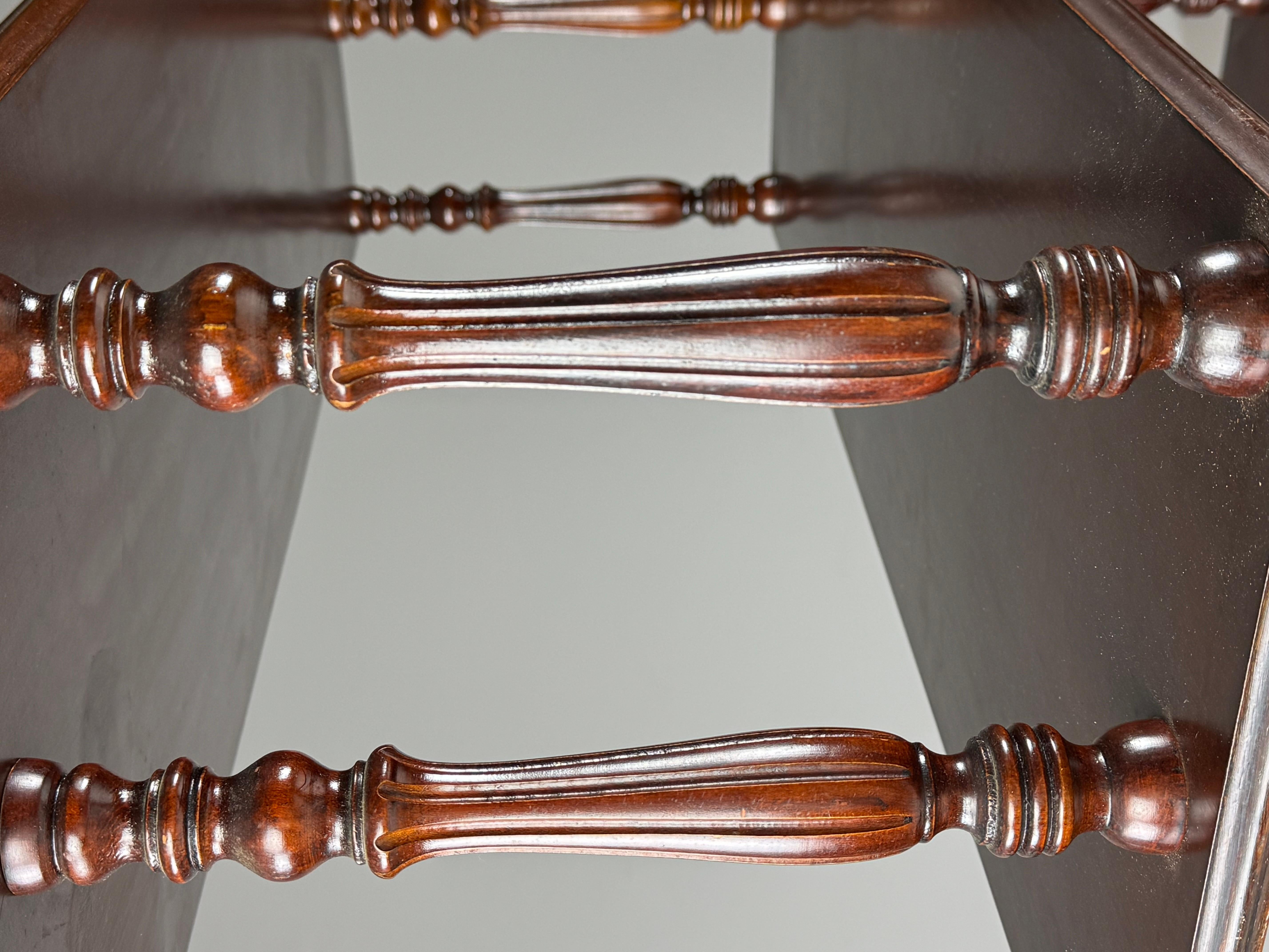 Tavolozza francese in mogano in vendita 9