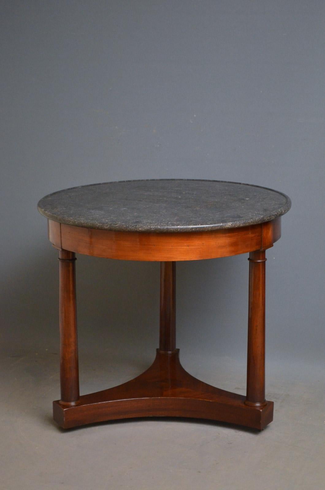 Sn4462, elegant French mahogany centre table with original marble top and 3 turned supports terminating in treform base and castors. This centre table is in excellent condition throughout, ready to place at home, circa 1880.
Measures: Height 29