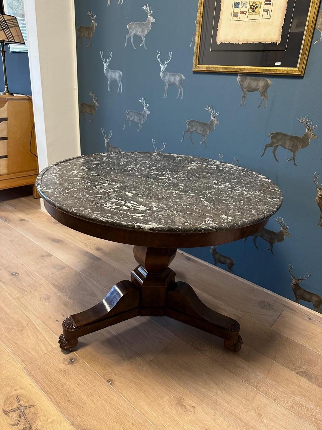 Beautiful round antique French table with beautiful marble top. Completely in good and original condition. The marble top has a profiled outer edge. This type of table was used for a large hall, reception room and the like. The flower mahogany has a
