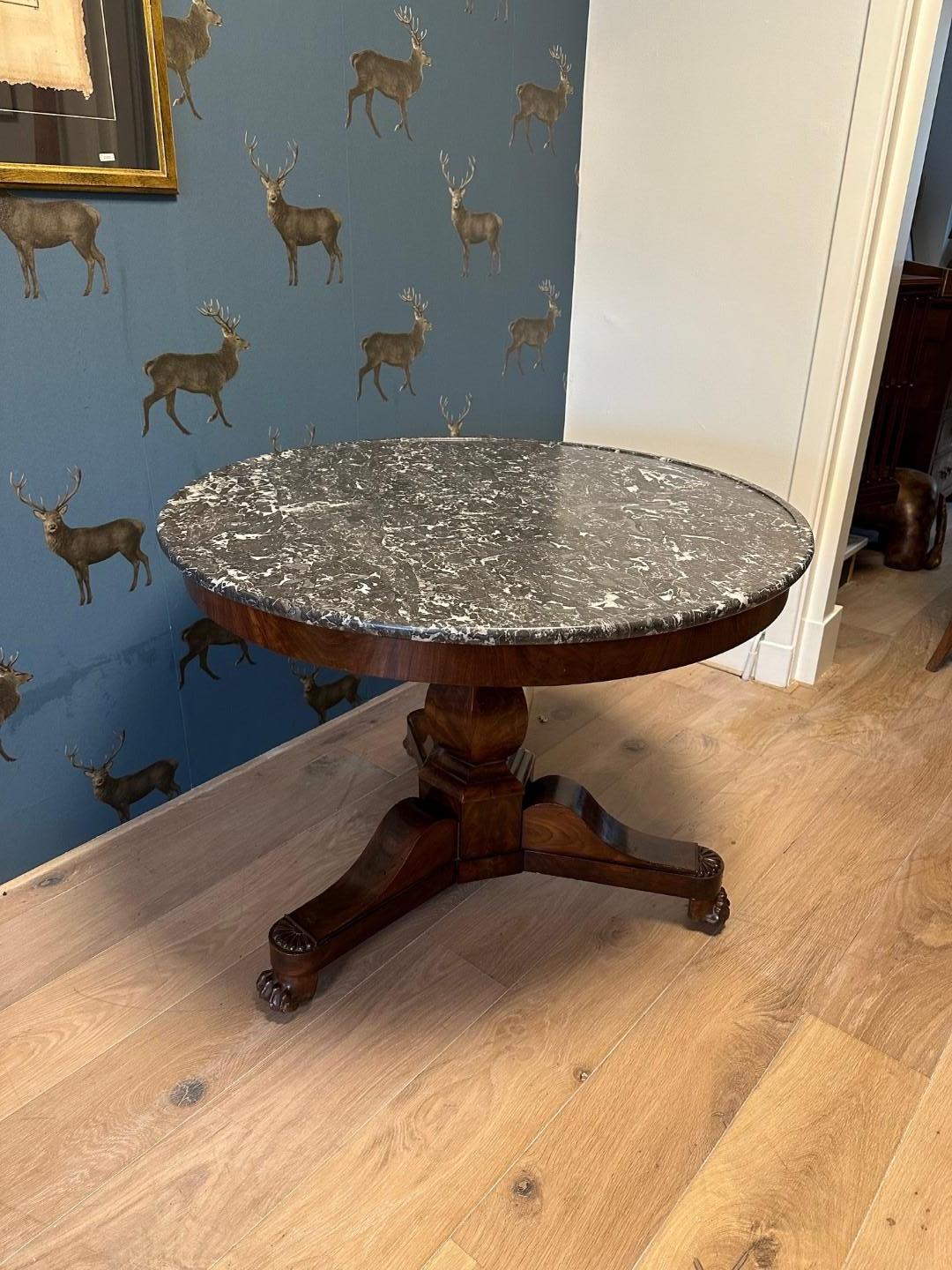 French mahogany gueridon table with marble top In Good Condition For Sale In Eindhoven, NL