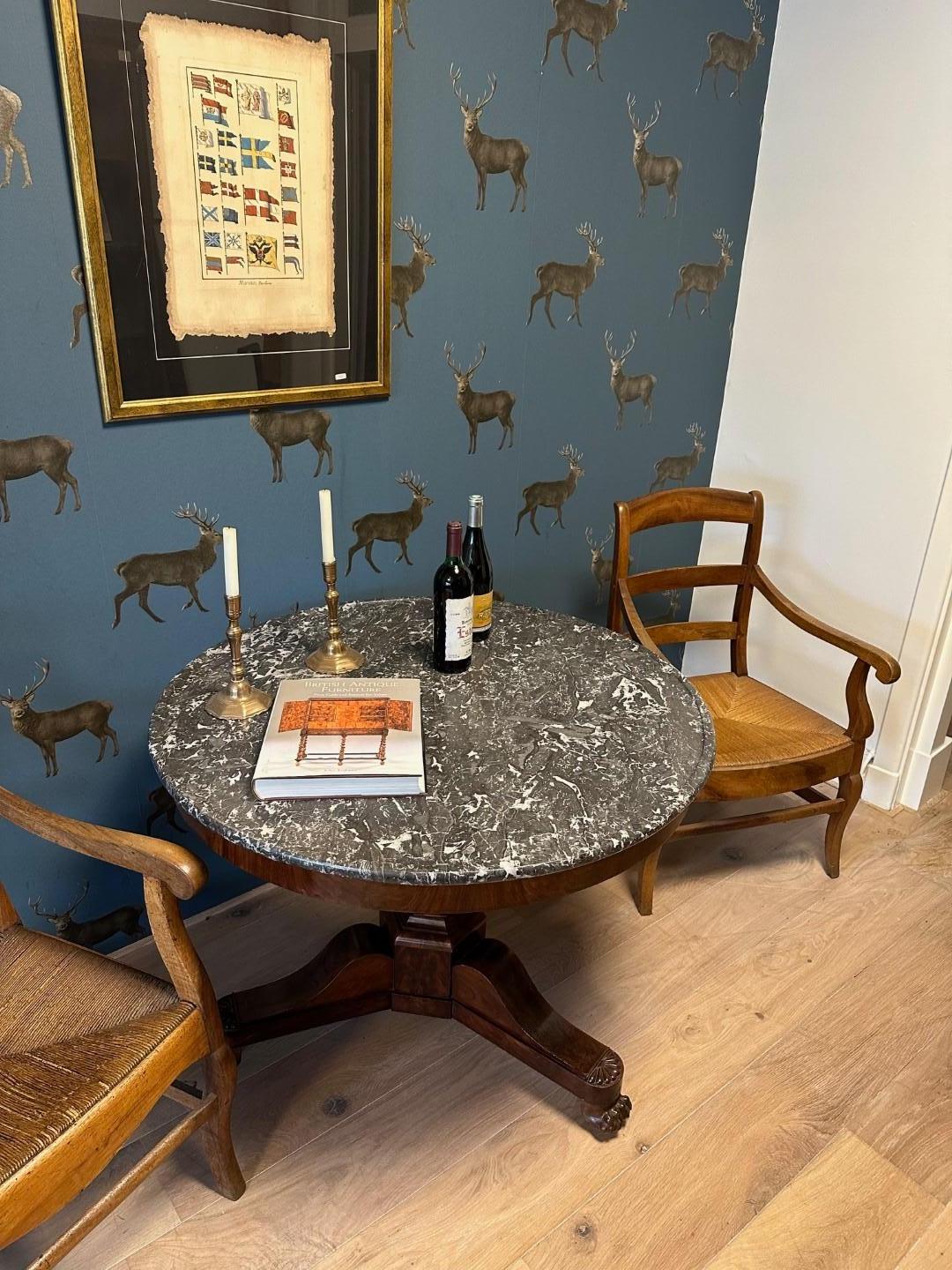 Französischer Gueridon-Tisch aus Mahagoni mit Marmorplatte im Angebot 5