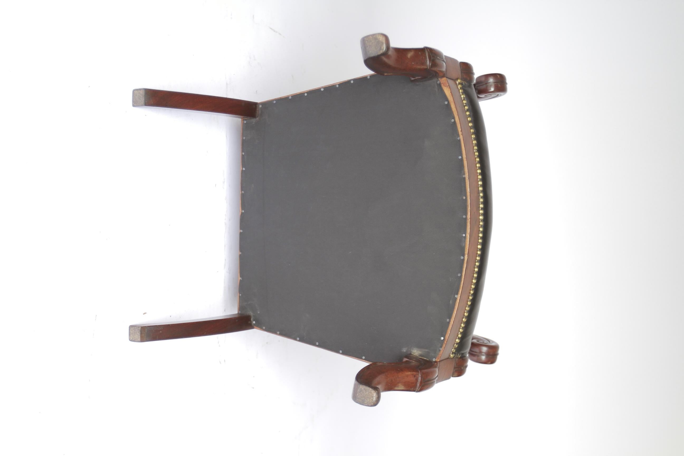 Début du XIXe siècle Acajou français et cuir  Chaise de bibliothèque Vers 1820 en vente