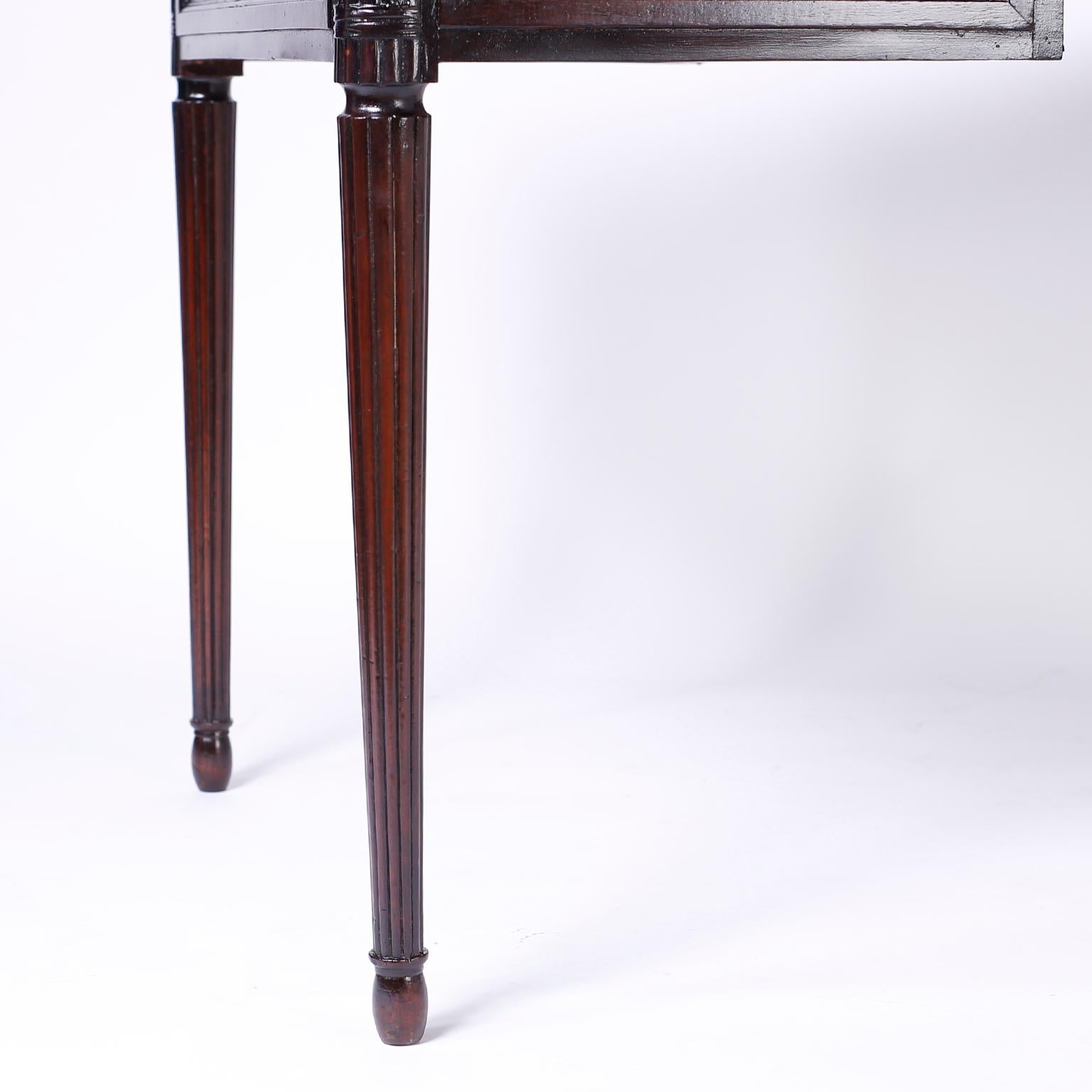 French Mahogany Leather Top Writing Desk or Bureau Palt (19. Jahrhundert)