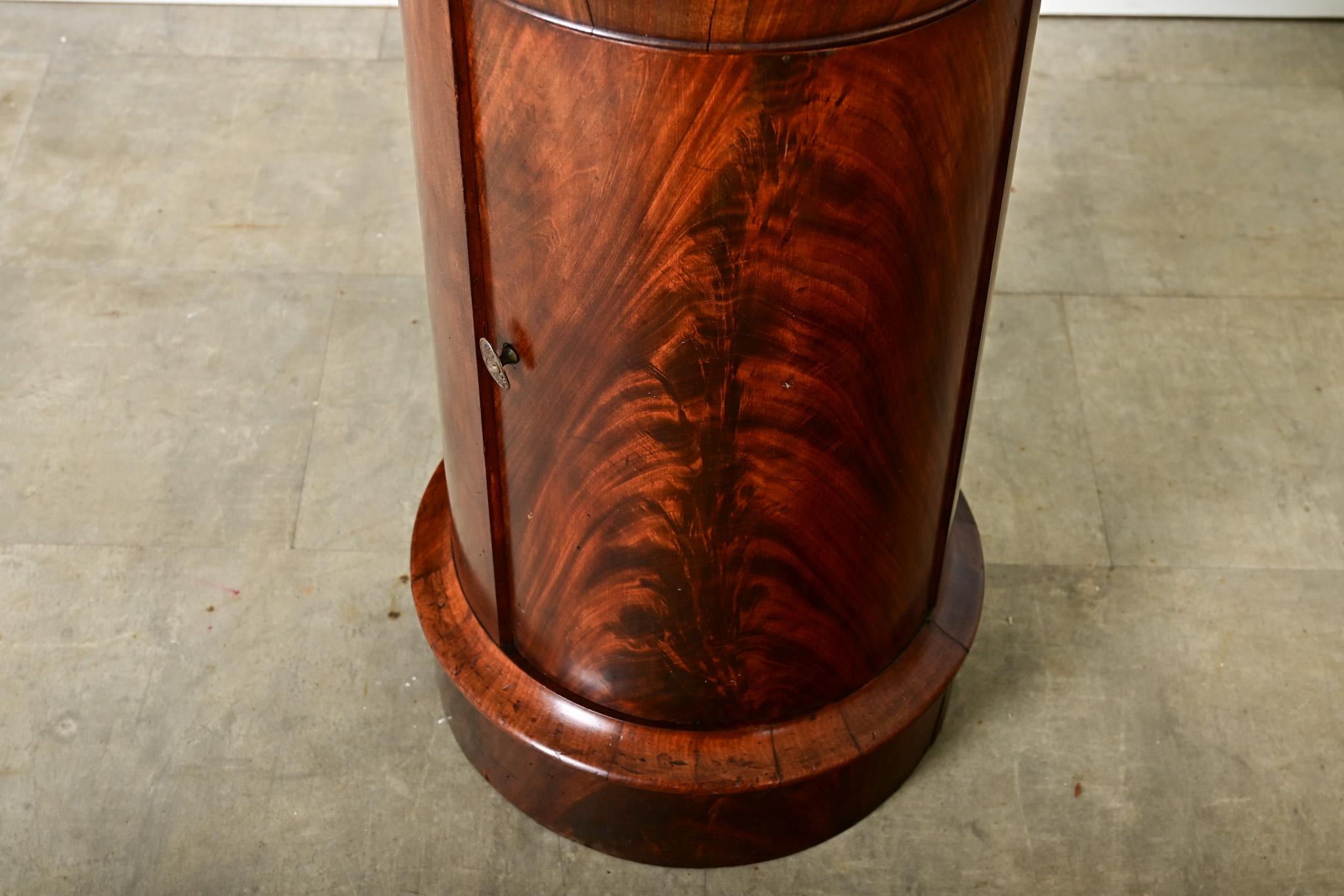 French Mahogany Louis Philippe Bedside Table In Good Condition For Sale In Baton Rouge, LA