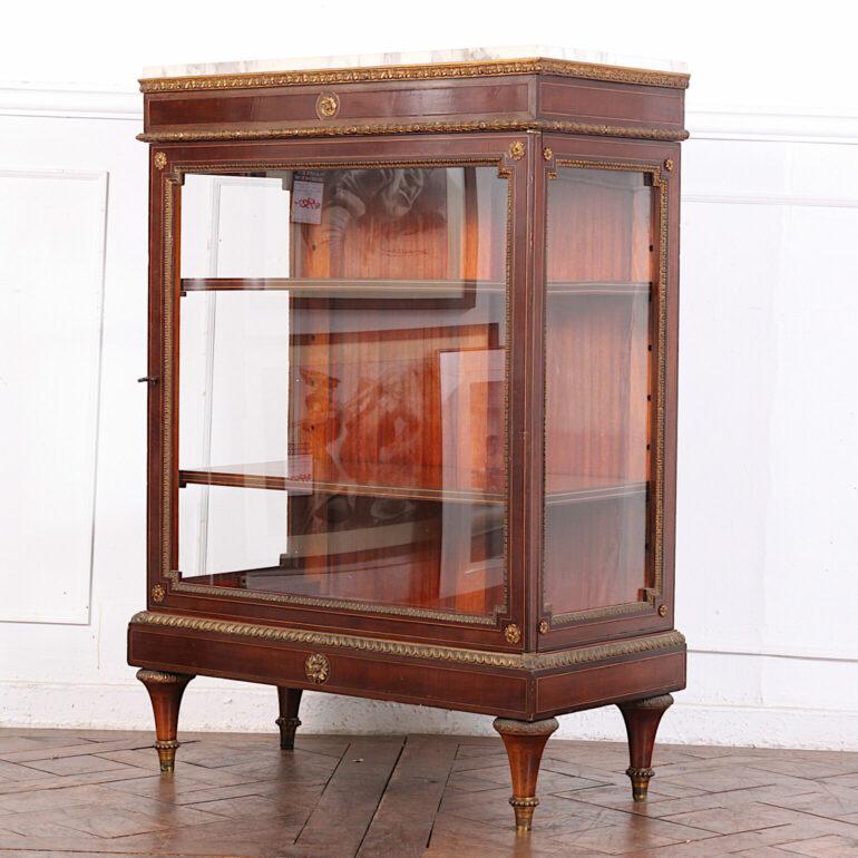 French Mahogany Louis XVI Style Marble Top Vitrine In Good Condition For Sale In Vancouver, British Columbia
