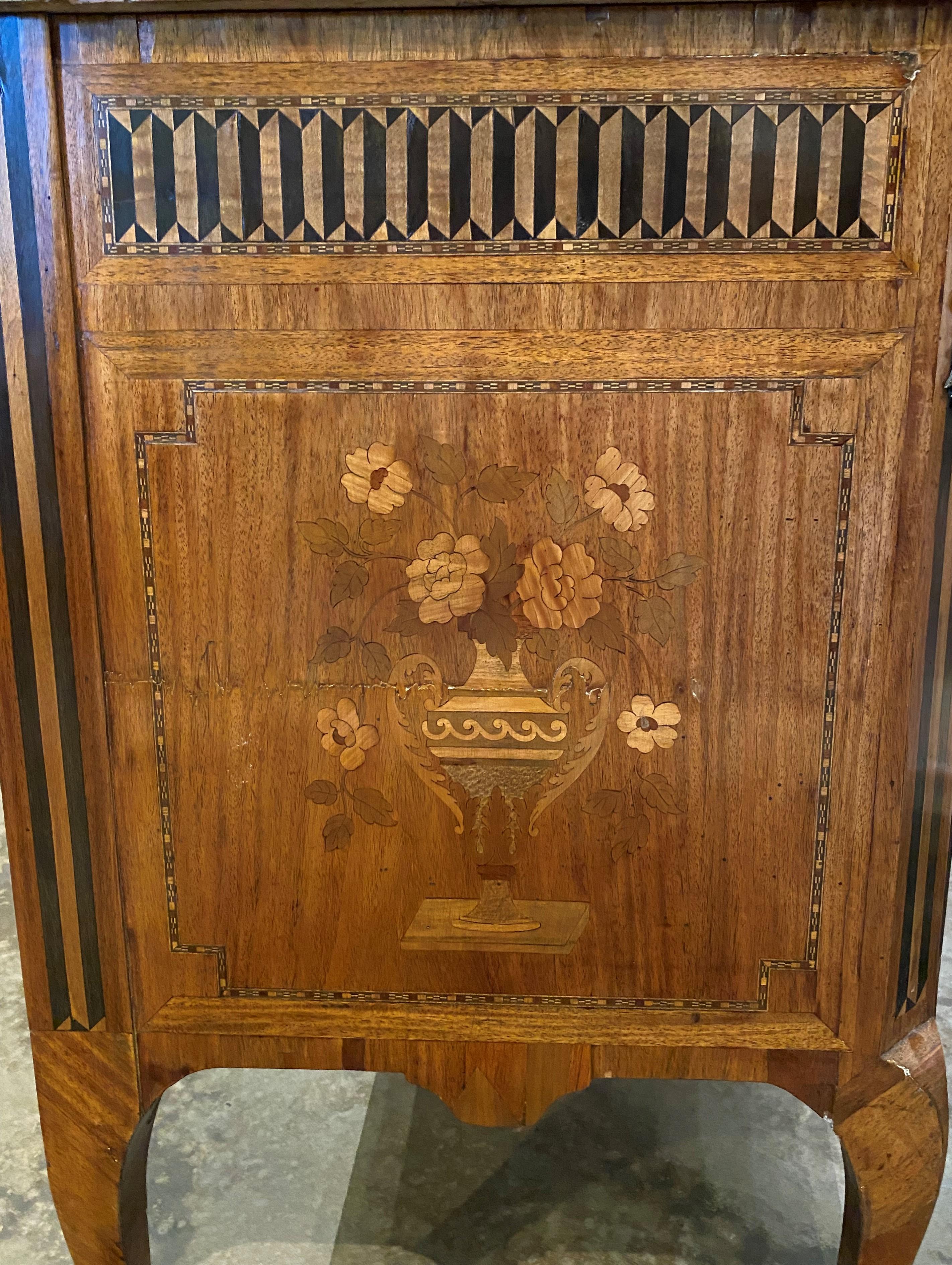 French Mahogany Marquetry Commode with Marble Top For Sale 6