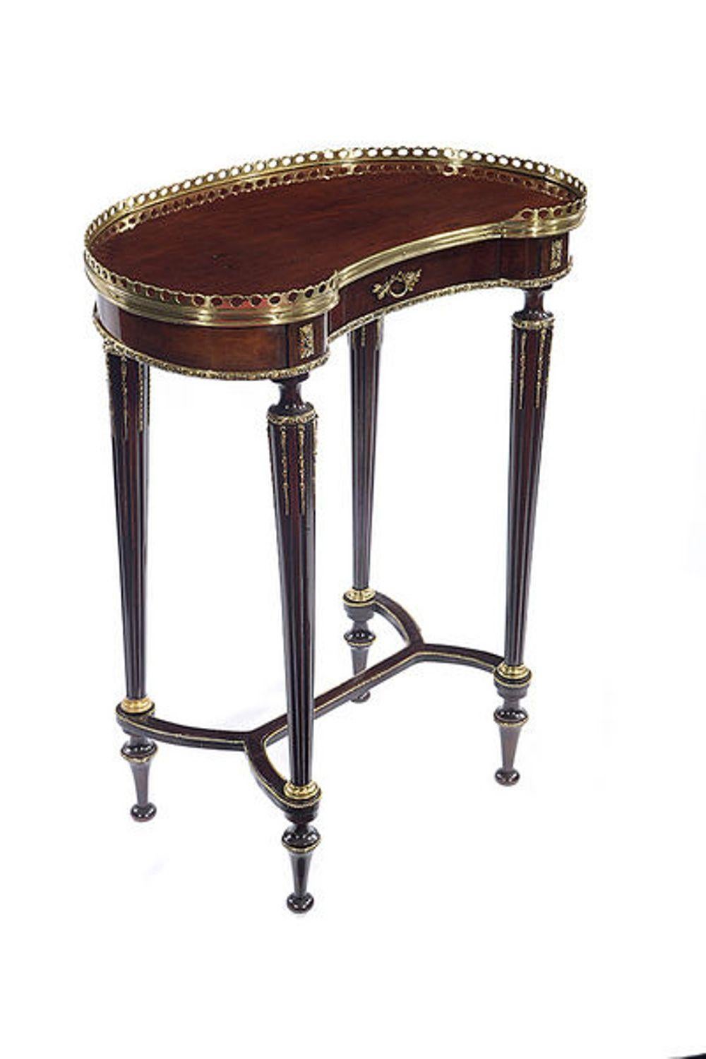 French Mahogany Occasional Table with Brass Metal Mounts In Good Condition For Sale In Hemel Hempstead, Hertfordshire