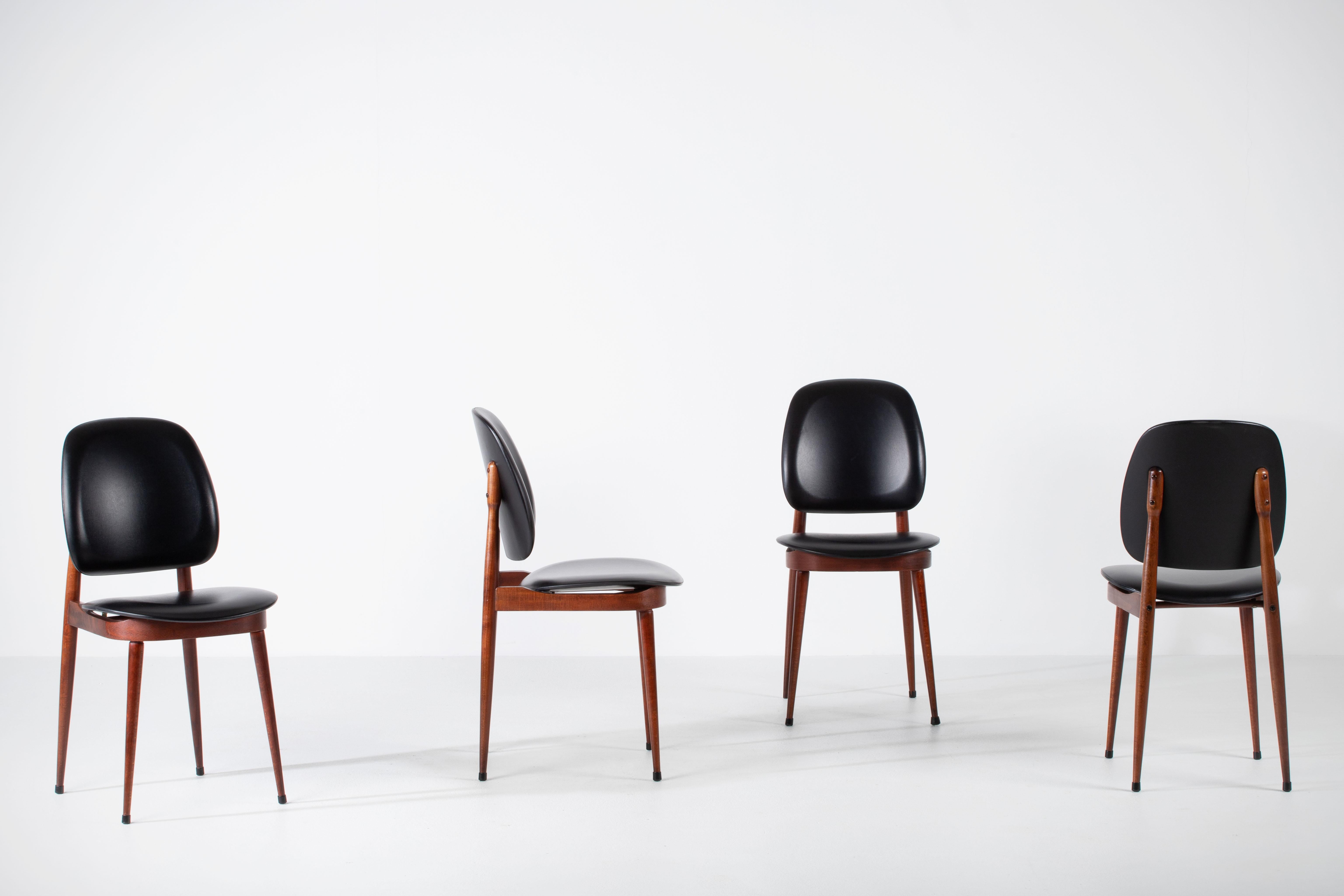 French Mahogany Pegase Chairs by Pierre Guariche for Baumann, 1960s, Set of 4 In Good Condition For Sale In Wiesbaden, DE