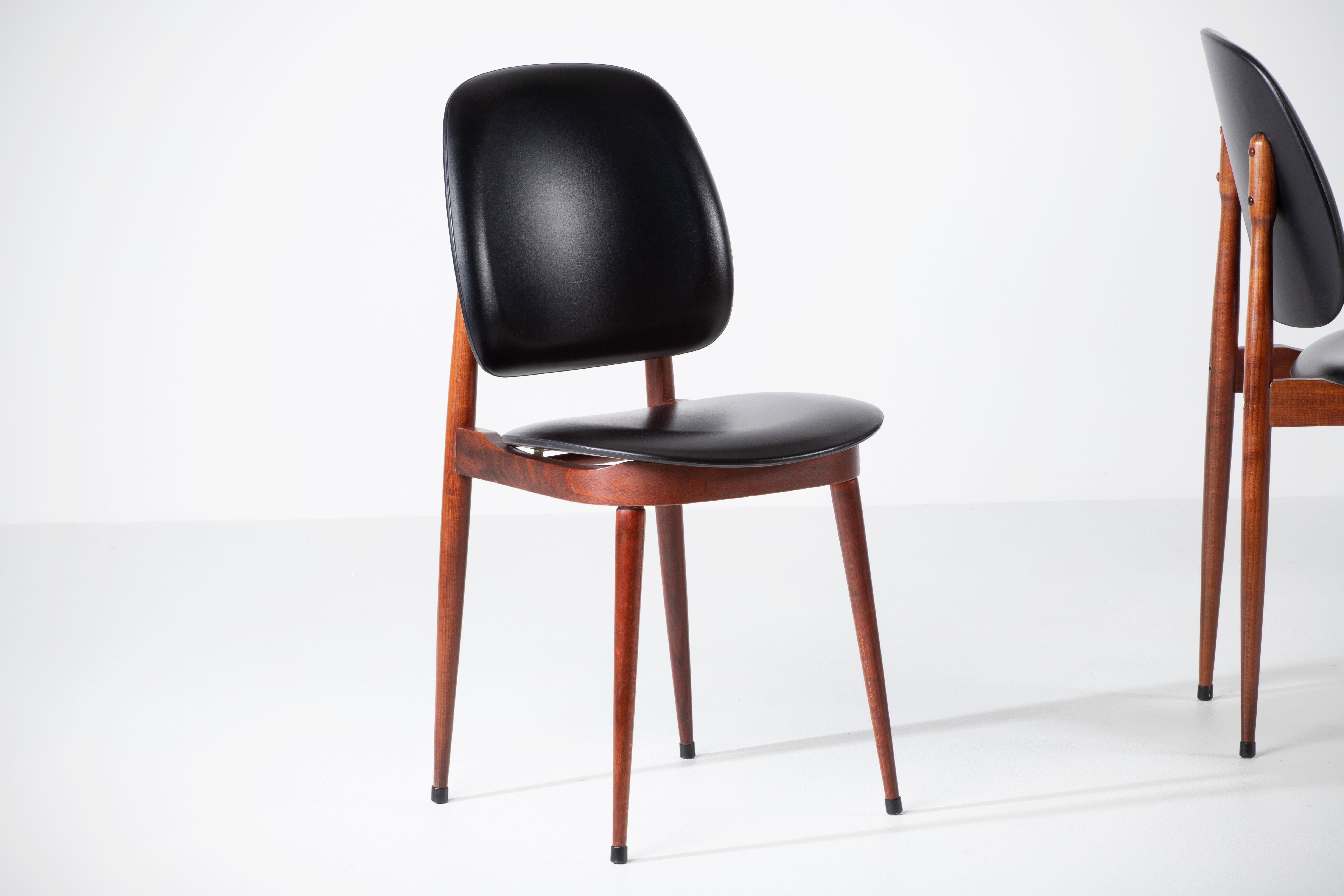 French Mahogany Pegase Chairs by Pierre Guariche for Baumann, 1960s, Set of 4 In Good Condition For Sale In Wiesbaden, DE