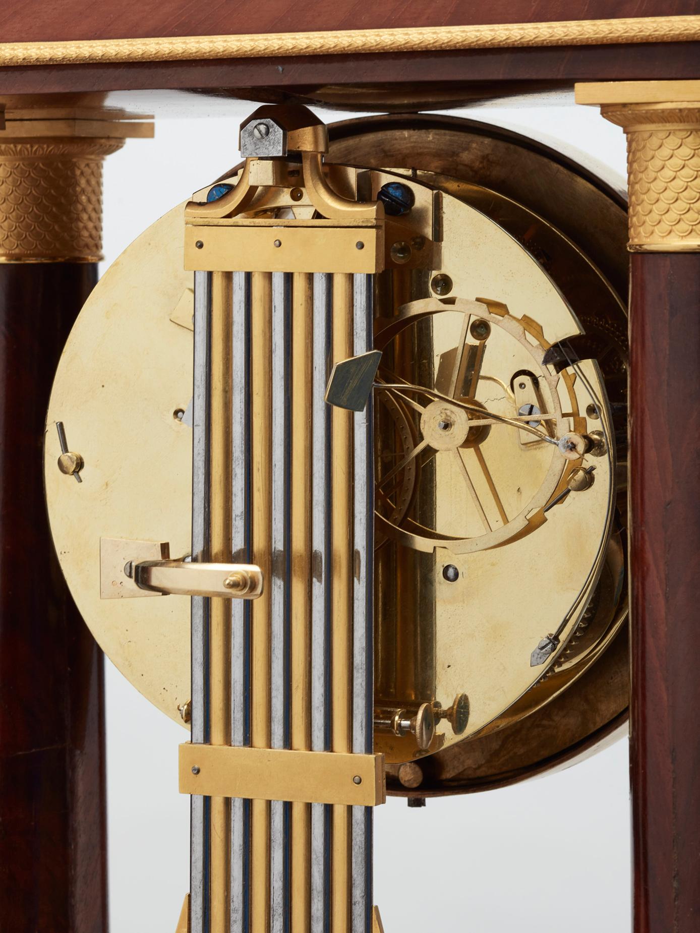 French mahogany regulator 'portico' mantel clock by Montassier In Good Condition For Sale In HAARLEM, NL