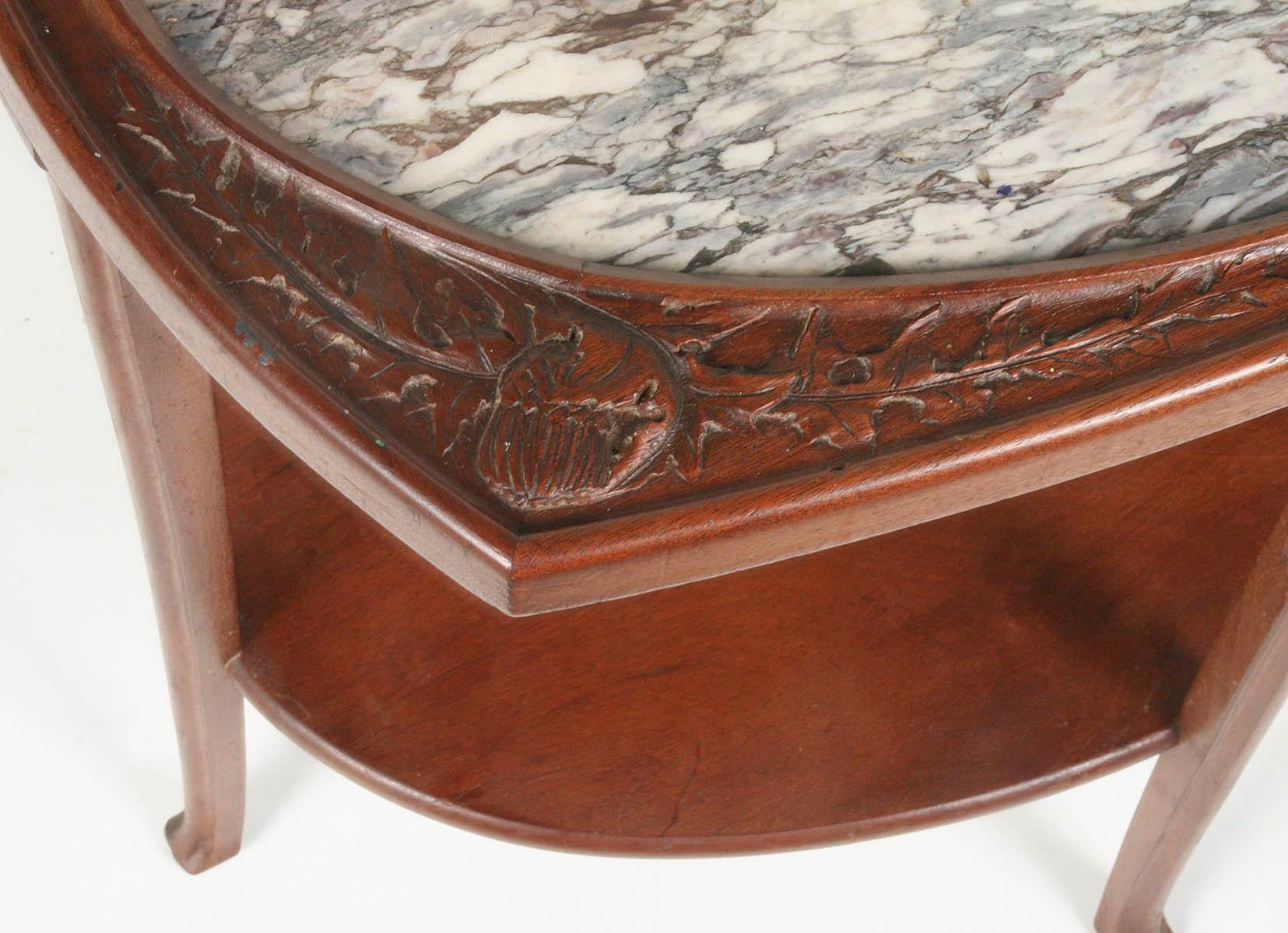 Début du 20ème siècle Table d'appoint Art Nouveau en acajou français avec plateau en marbre violet de Brescia en vente