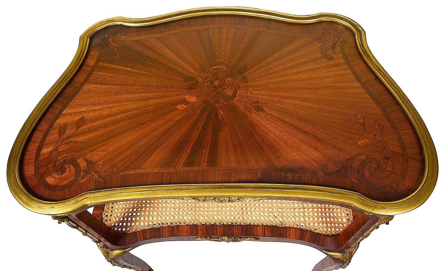 XIXe siècle Etagère à deux niveaux en acajou, vers 1890 en vente