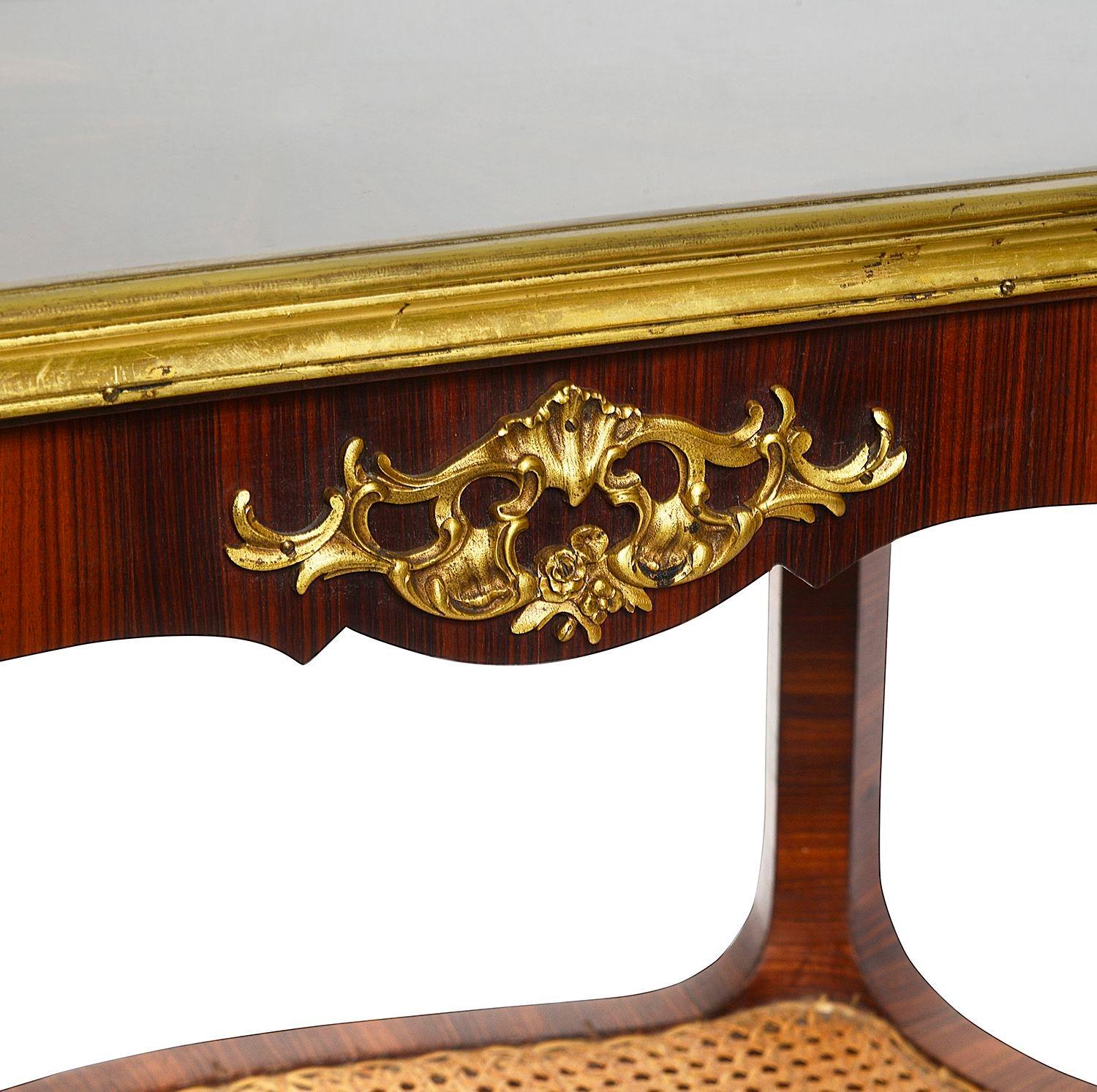 Etagère à deux niveaux en acajou, vers 1890 en vente 2