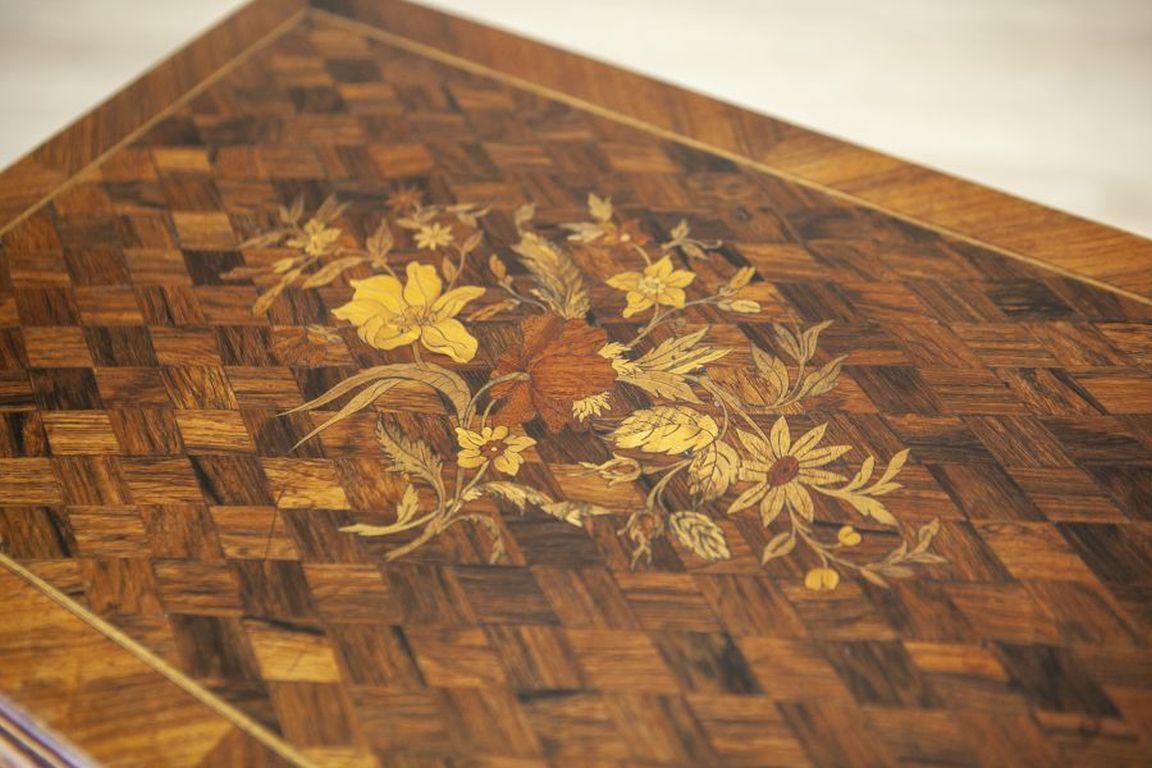 Francese French Louis XVI Mahogany & Walnut Marquetry Side Table From the Early 20th Cent in vendita