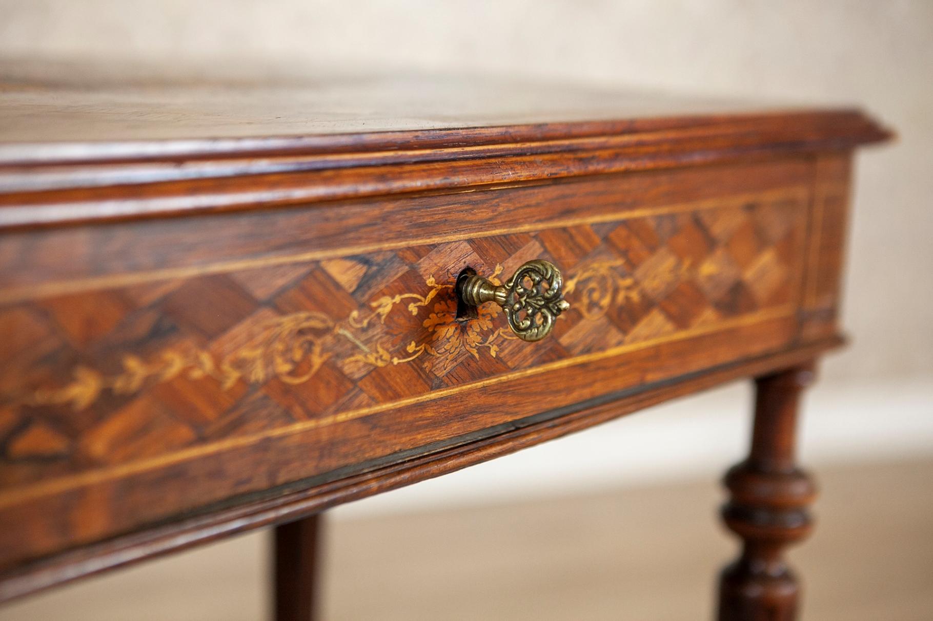 Intarsio French Louis XVI Mahogany & Walnut Marquetry Side Table From the Early 20th Cent in vendita