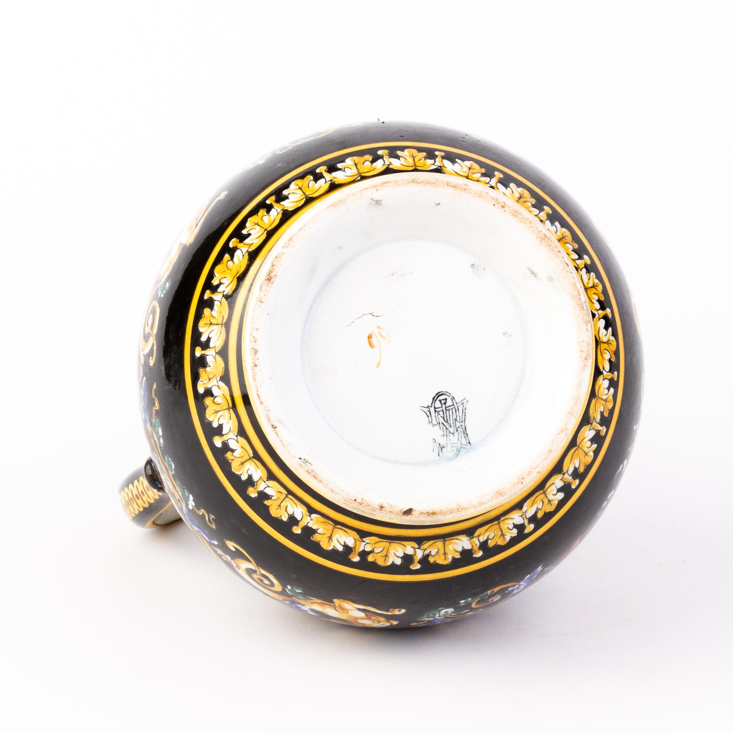 XIXe siècle Aiguière en maïolique polychrome néoclassique française 19ème siècle en vente