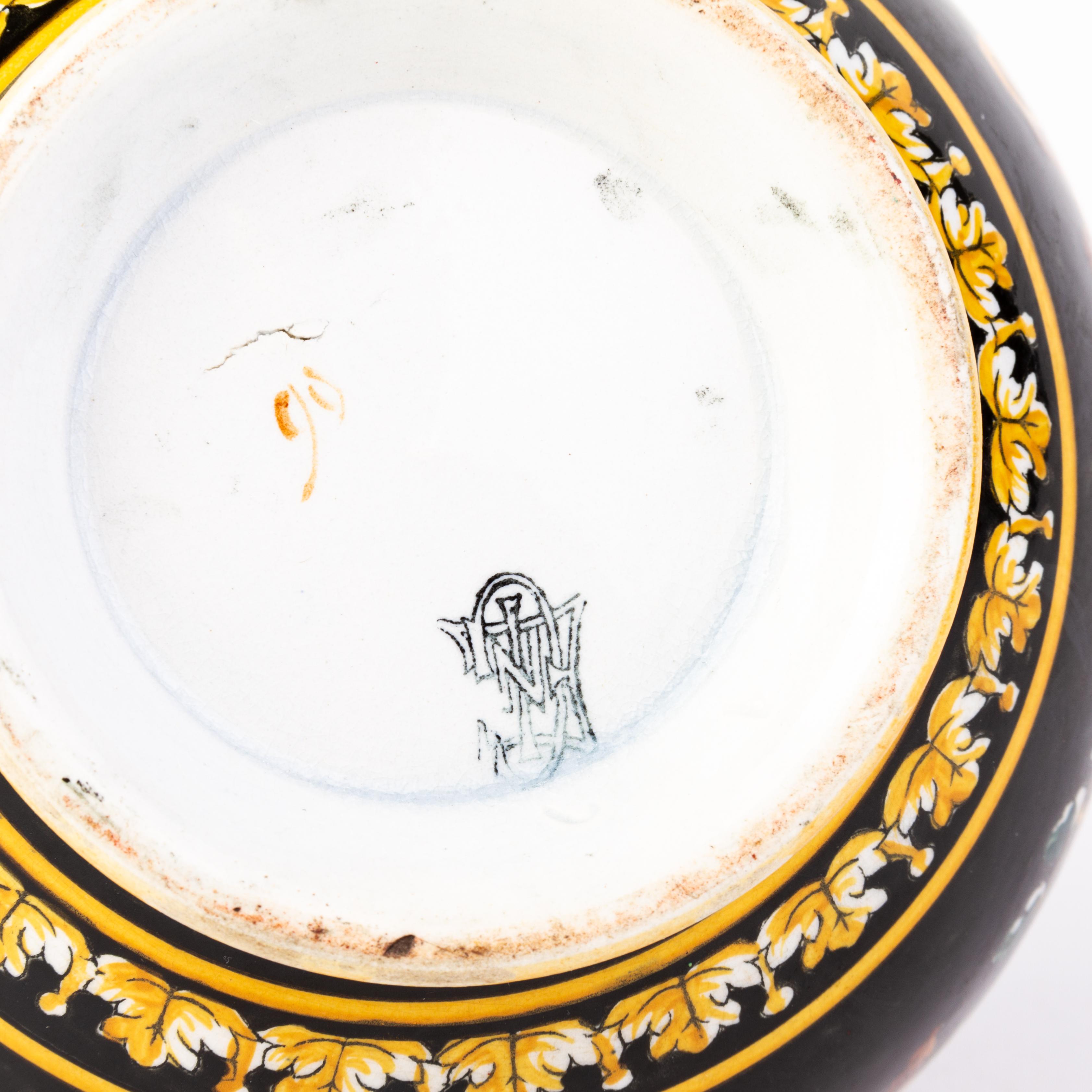 Céramique Aiguière en maïolique polychrome néoclassique française 19ème siècle en vente