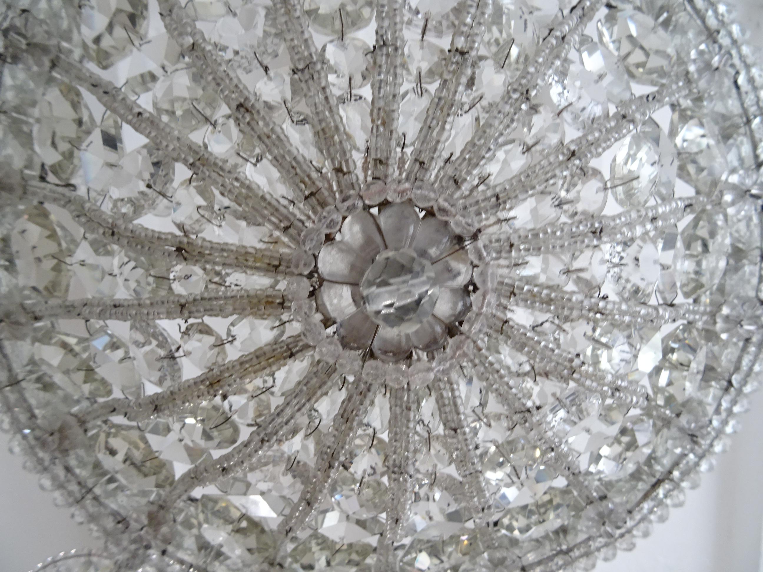 French Maison 1940s Baguès Clear Huge Beaded Crystal with Chains Chandelier In Good Condition For Sale In Firenze, Toscana