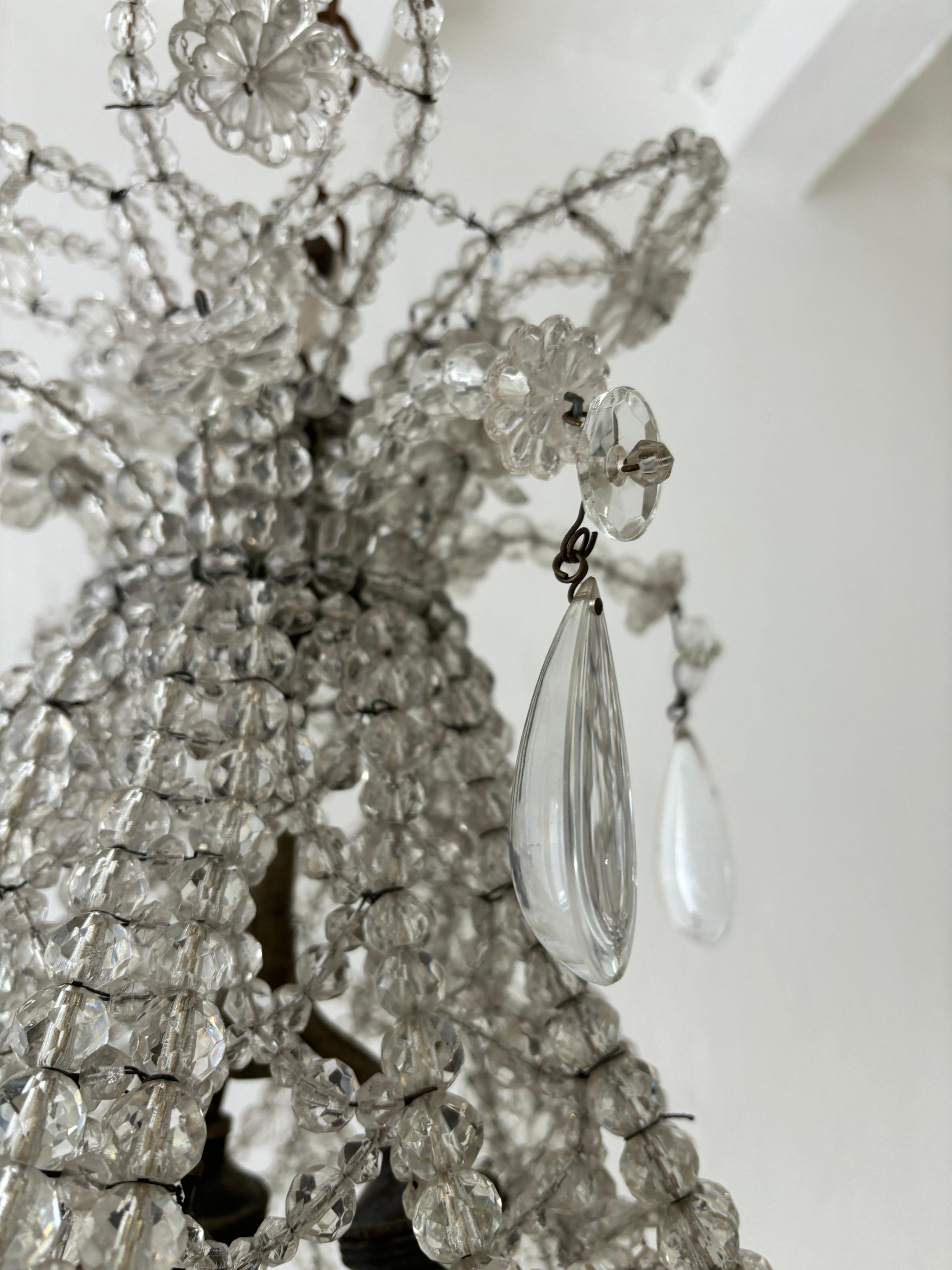 Début du 20ème siècle Maison Maison  Lustre Baguès en perles avec prismes et étoiles en cristal vers 1900 en vente
