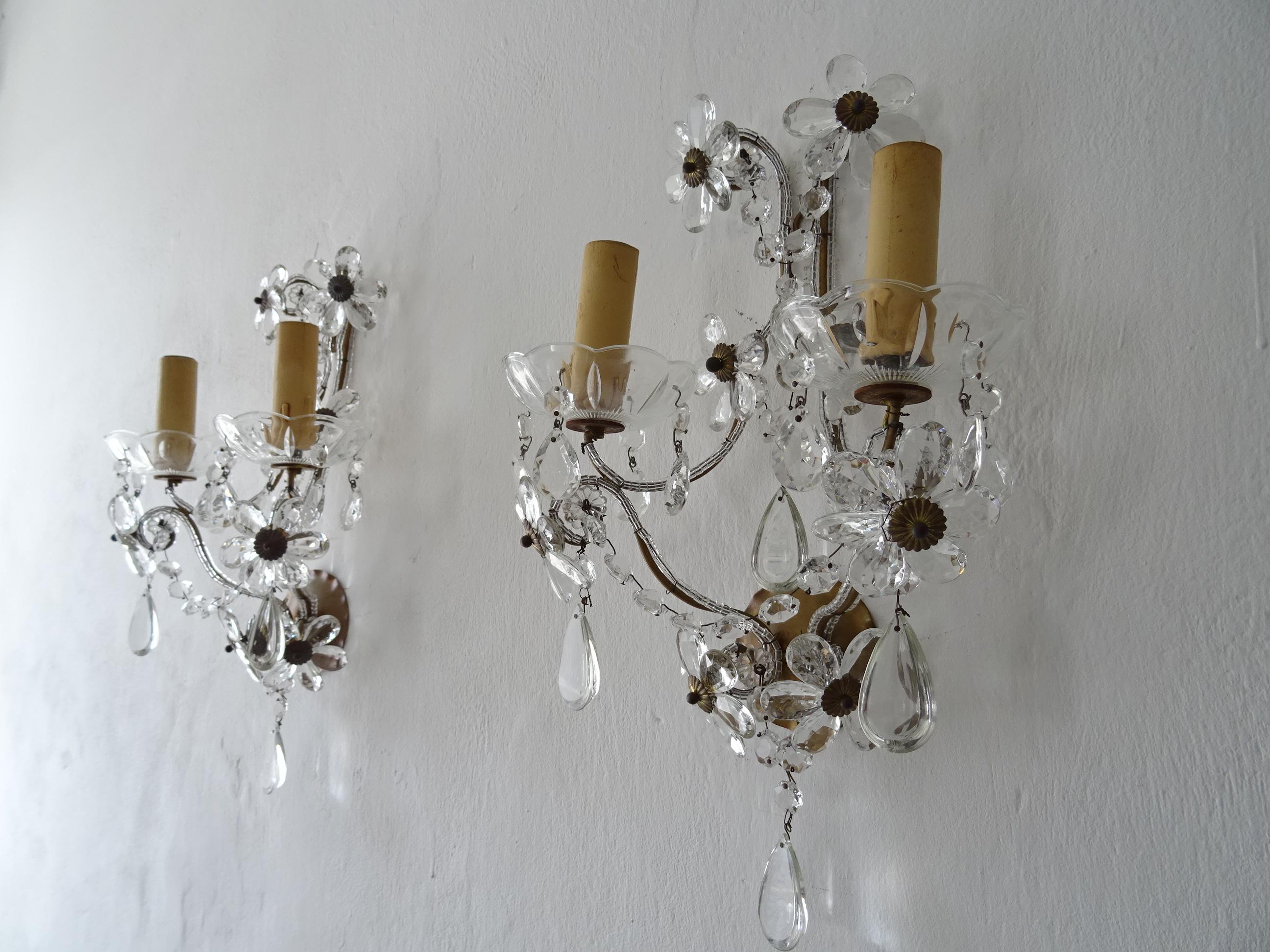 French Maison Baguès Crystal Prisms Flower Beaded Sconces, circa 1920 In Good Condition For Sale In Modena (MO), Modena (Mo)