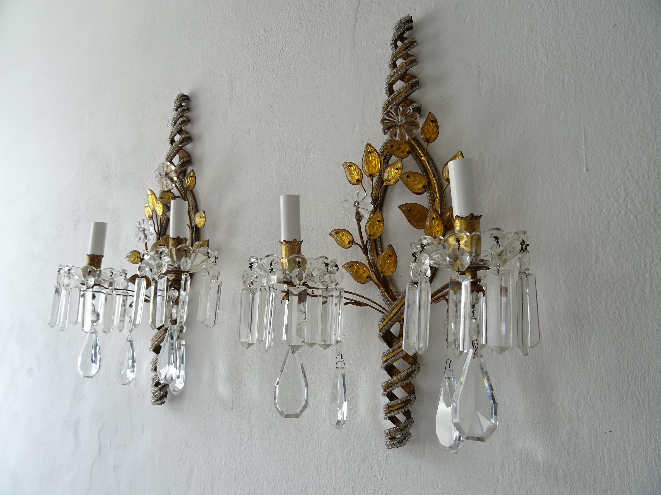 French Maison Baguès Crystal Prisms Leaves Beaded Sconces Signed In Good Condition For Sale In Firenze, Toscana