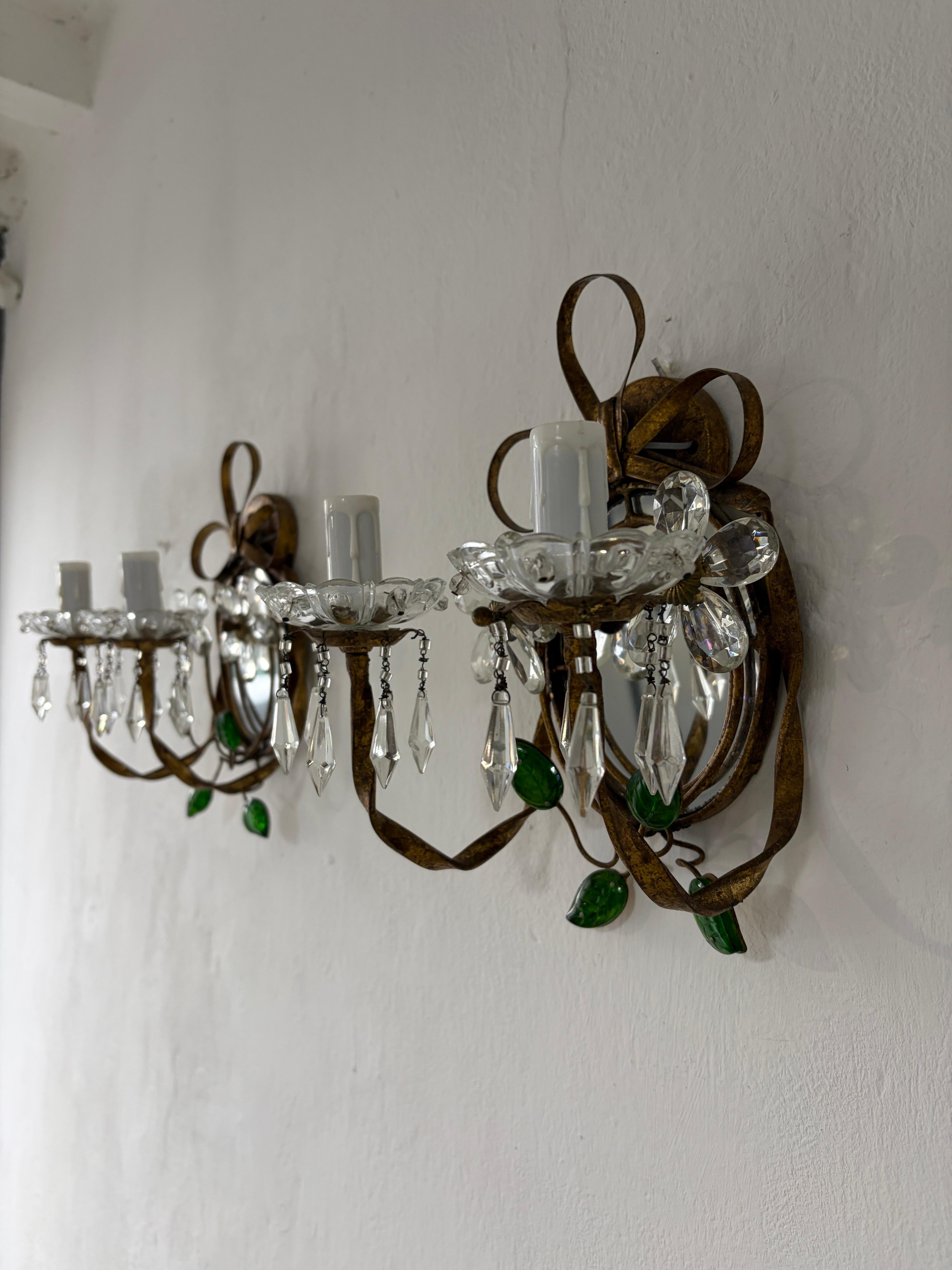 Lámpara francesa Maison Baguès Arcos de cristal con prismas florales de hojas de color verde Provincial francés en venta