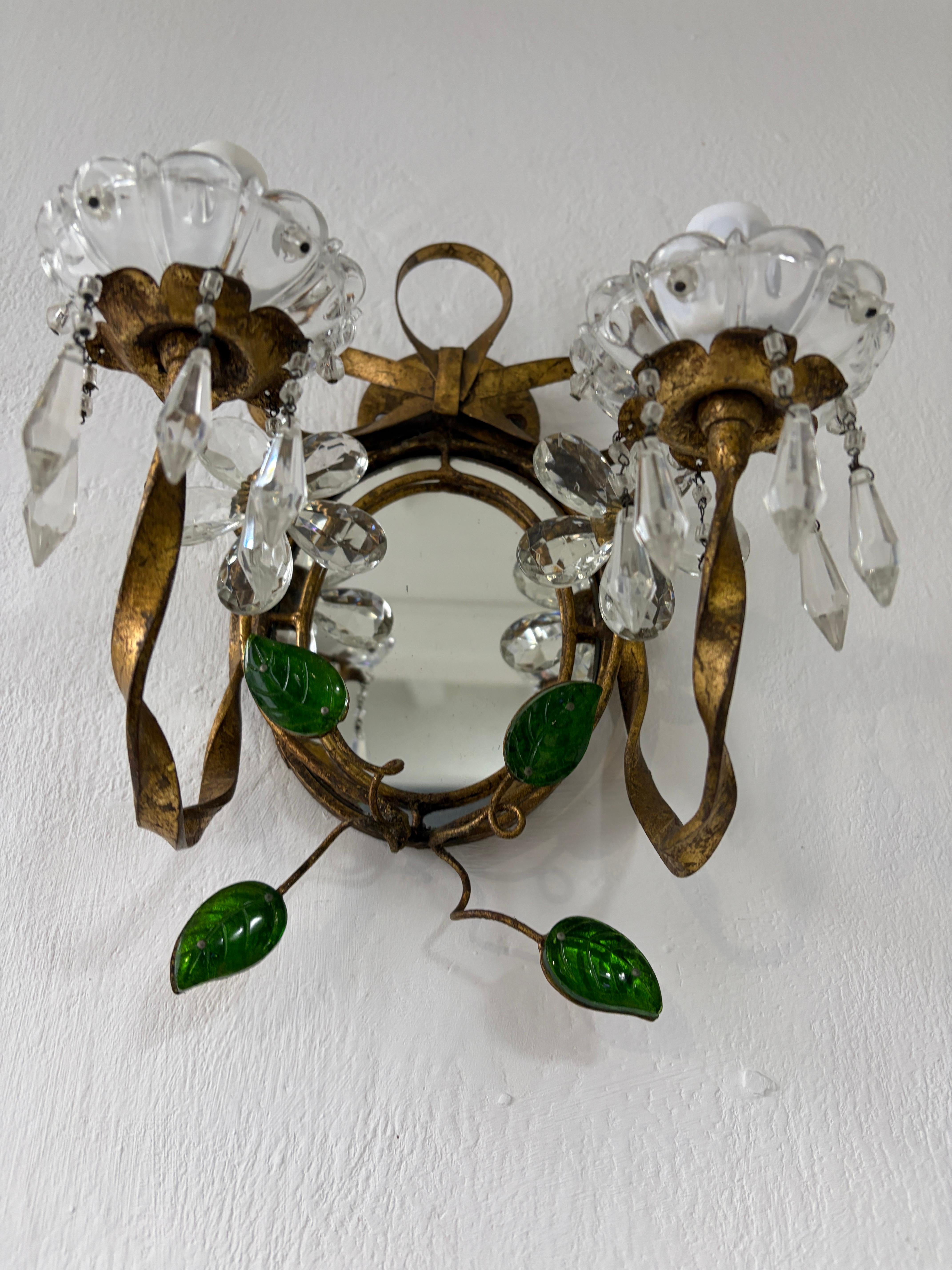 Lámpara francesa Maison Baguès Arcos de cristal con prismas florales de hojas de color verde Cristal en venta