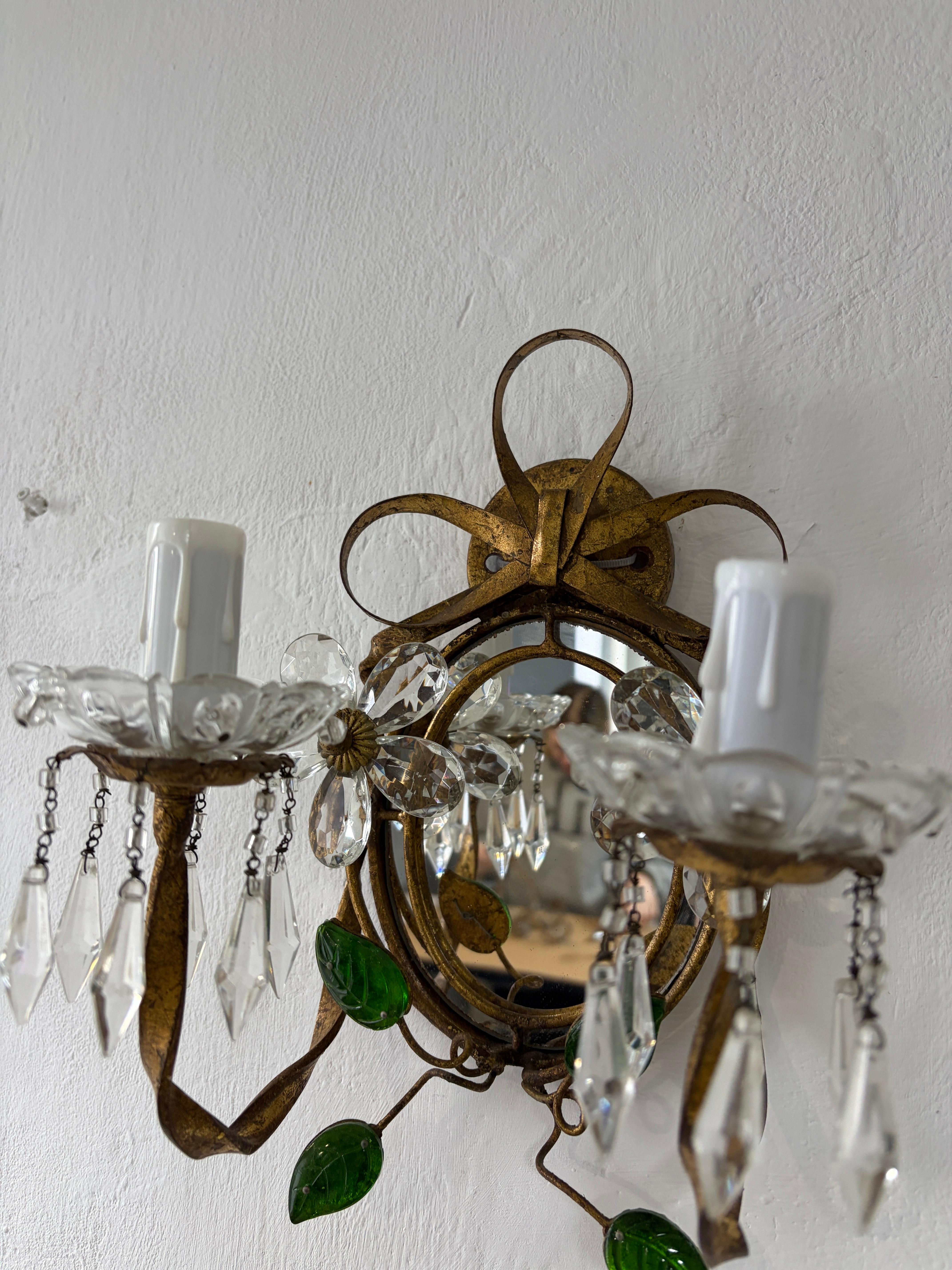 Lámpara francesa Maison Baguès Arcos de cristal con prismas florales de hojas de color verde en venta 2