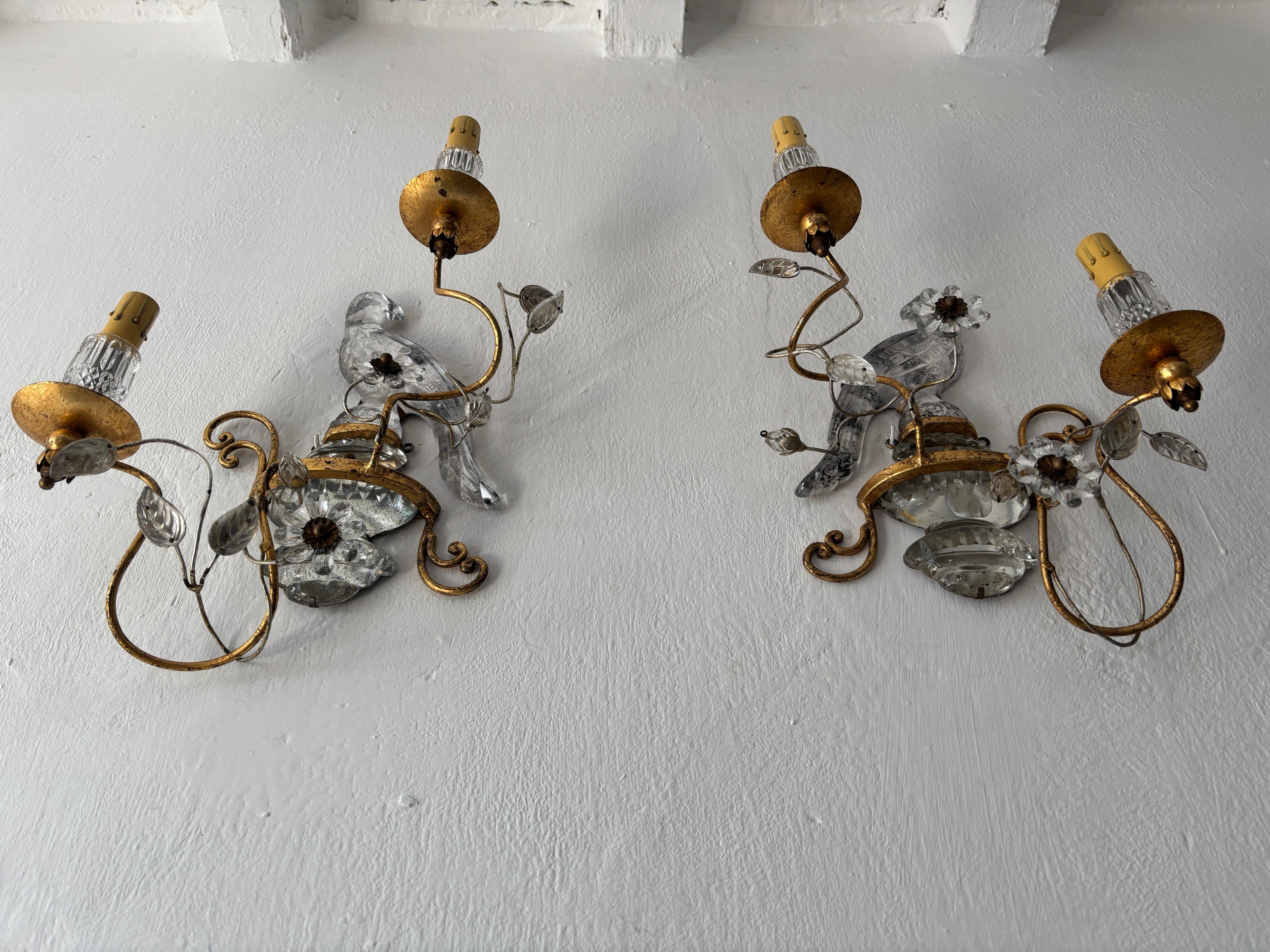 French Maison Bagues Parrot Crystal Bird Flower Sconces Signed In Good Condition For Sale In Firenze, Toscana